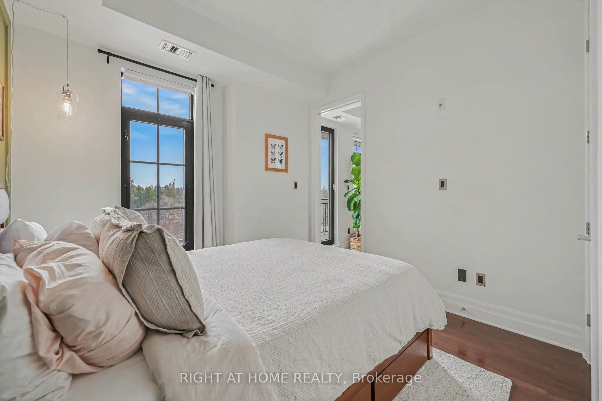 330 Loretta Avenue S #810