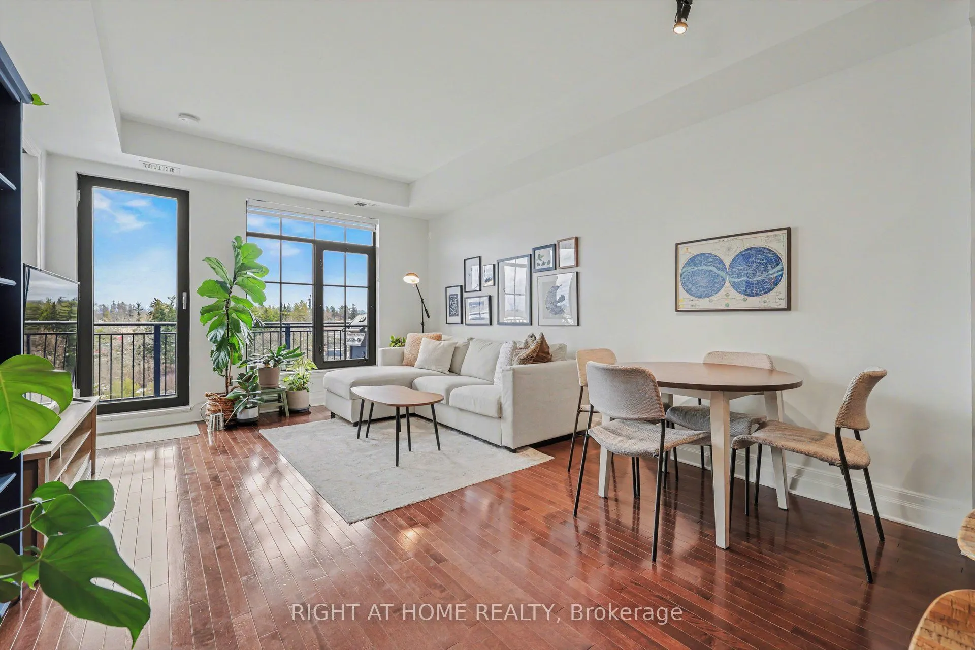 330 Loretta Avenue S #810