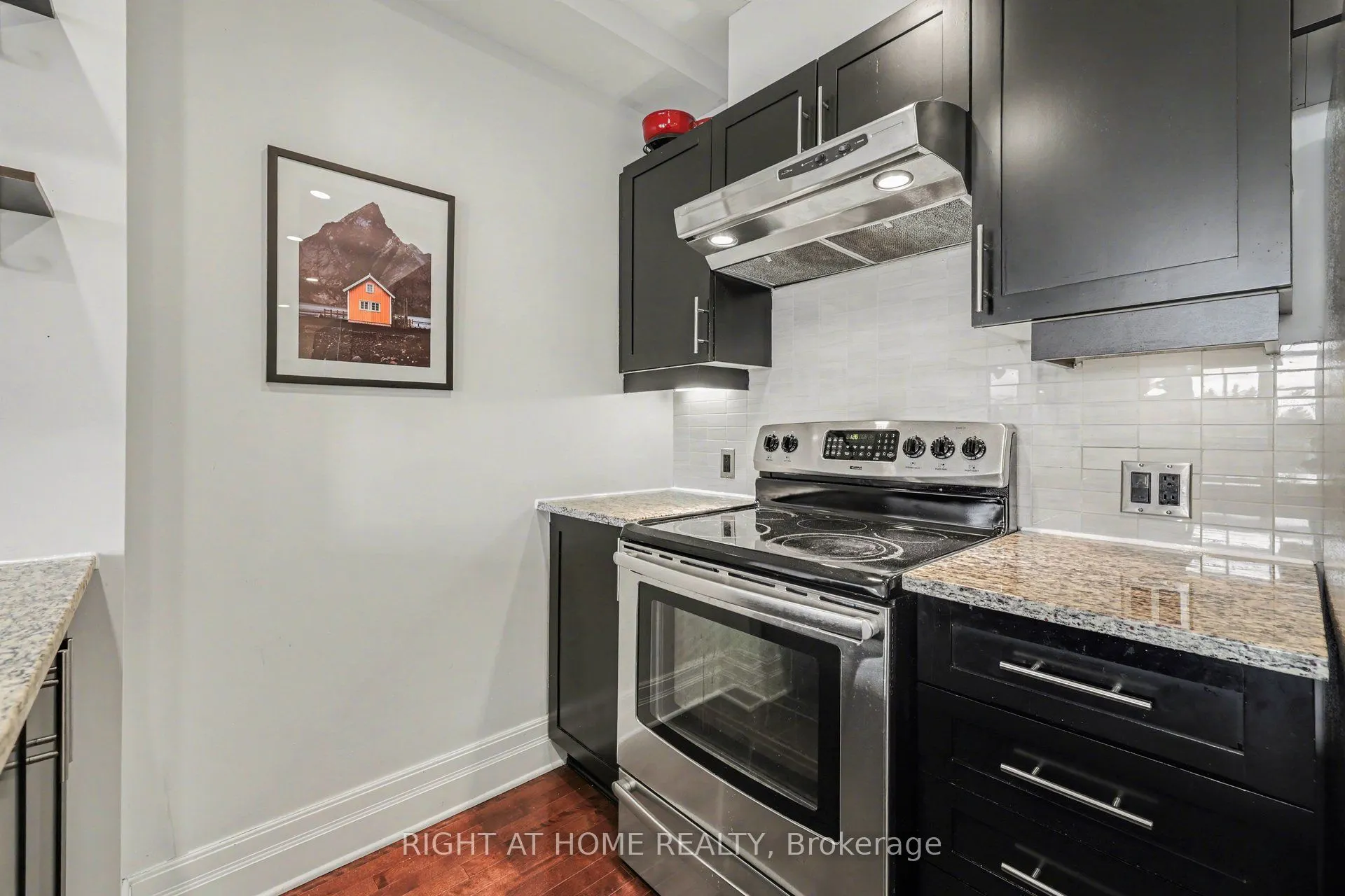 330 Loretta Avenue S #810