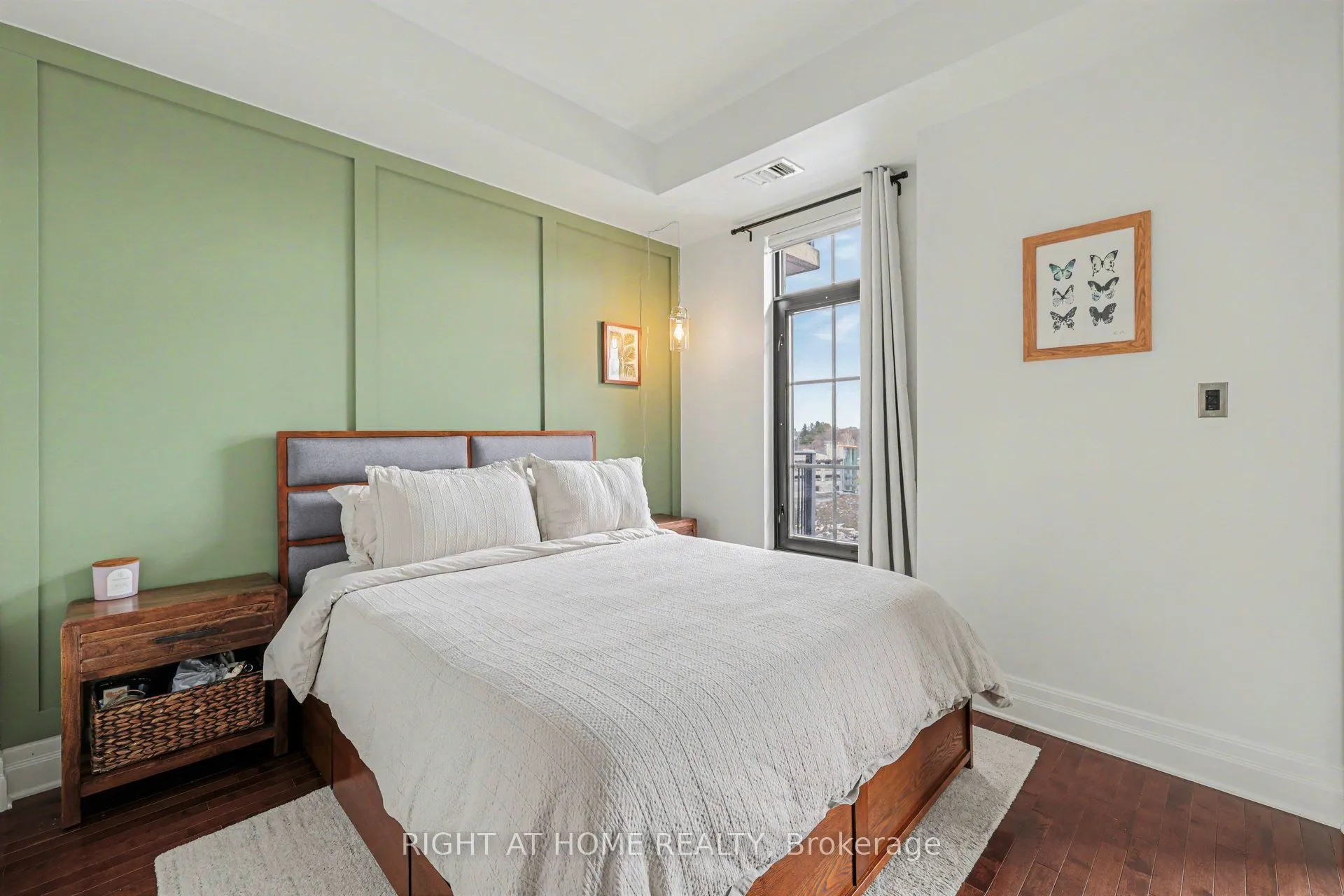 330 Loretta Avenue S #810