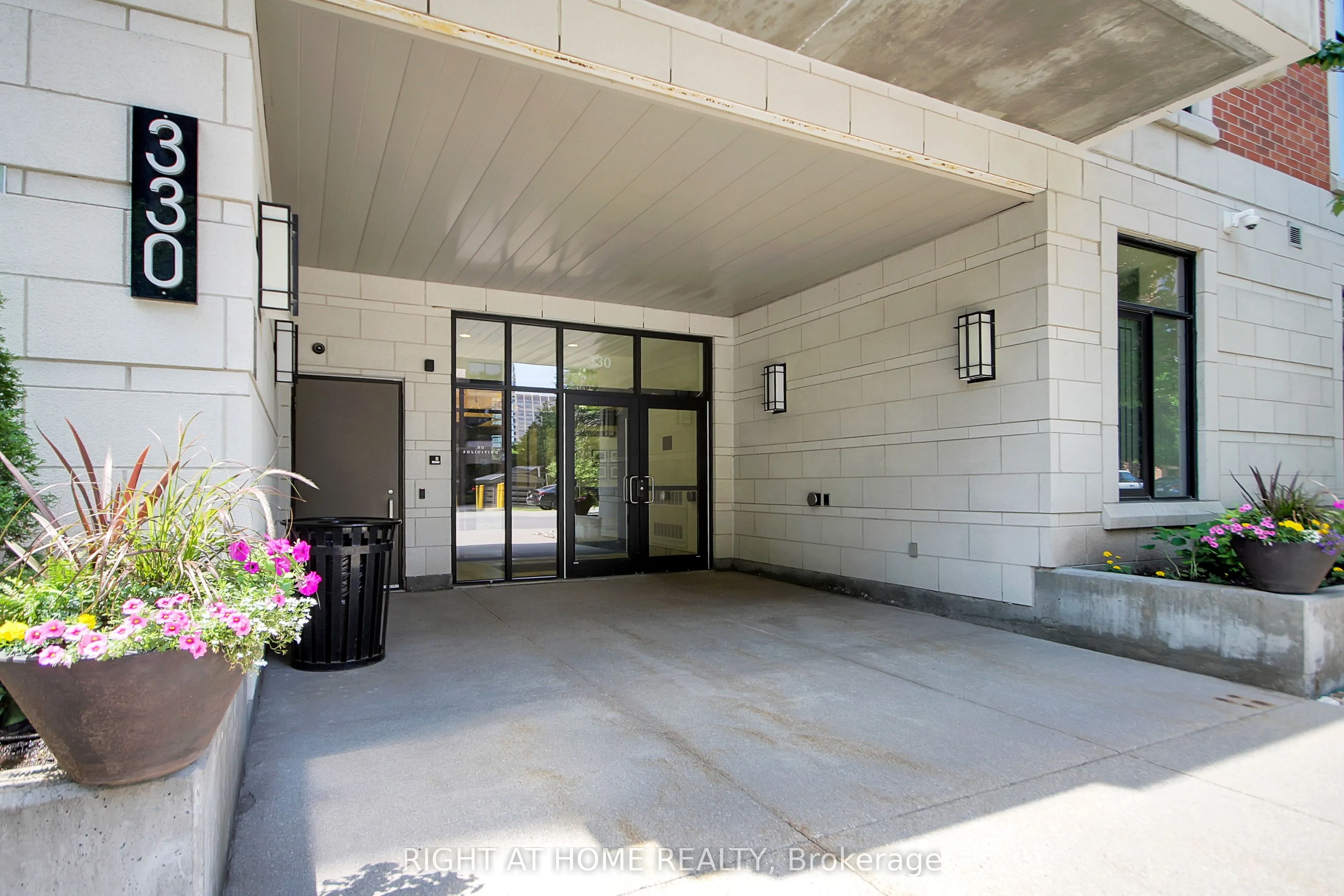 330 Loretta Avenue S #810