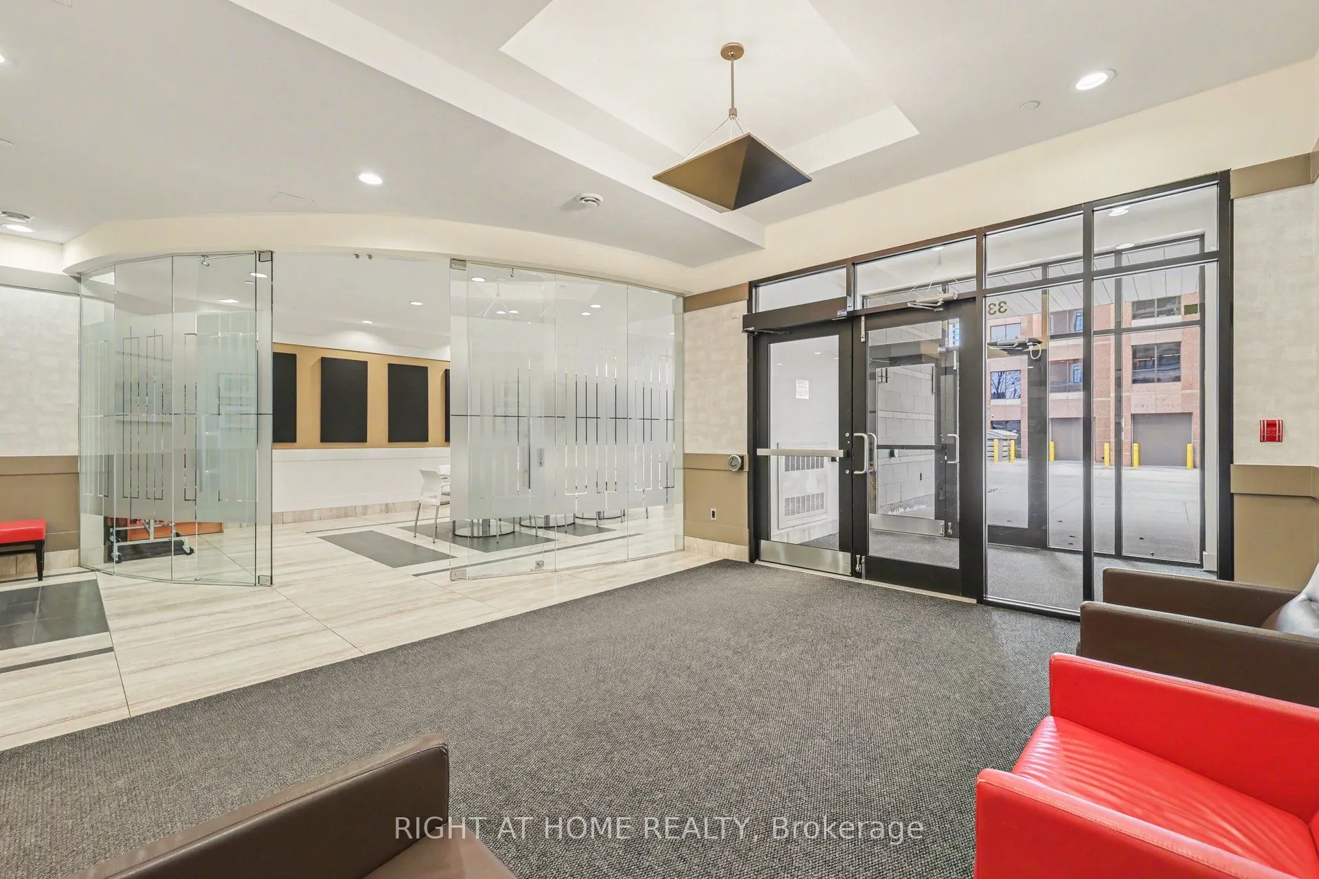 330 Loretta Avenue S #810