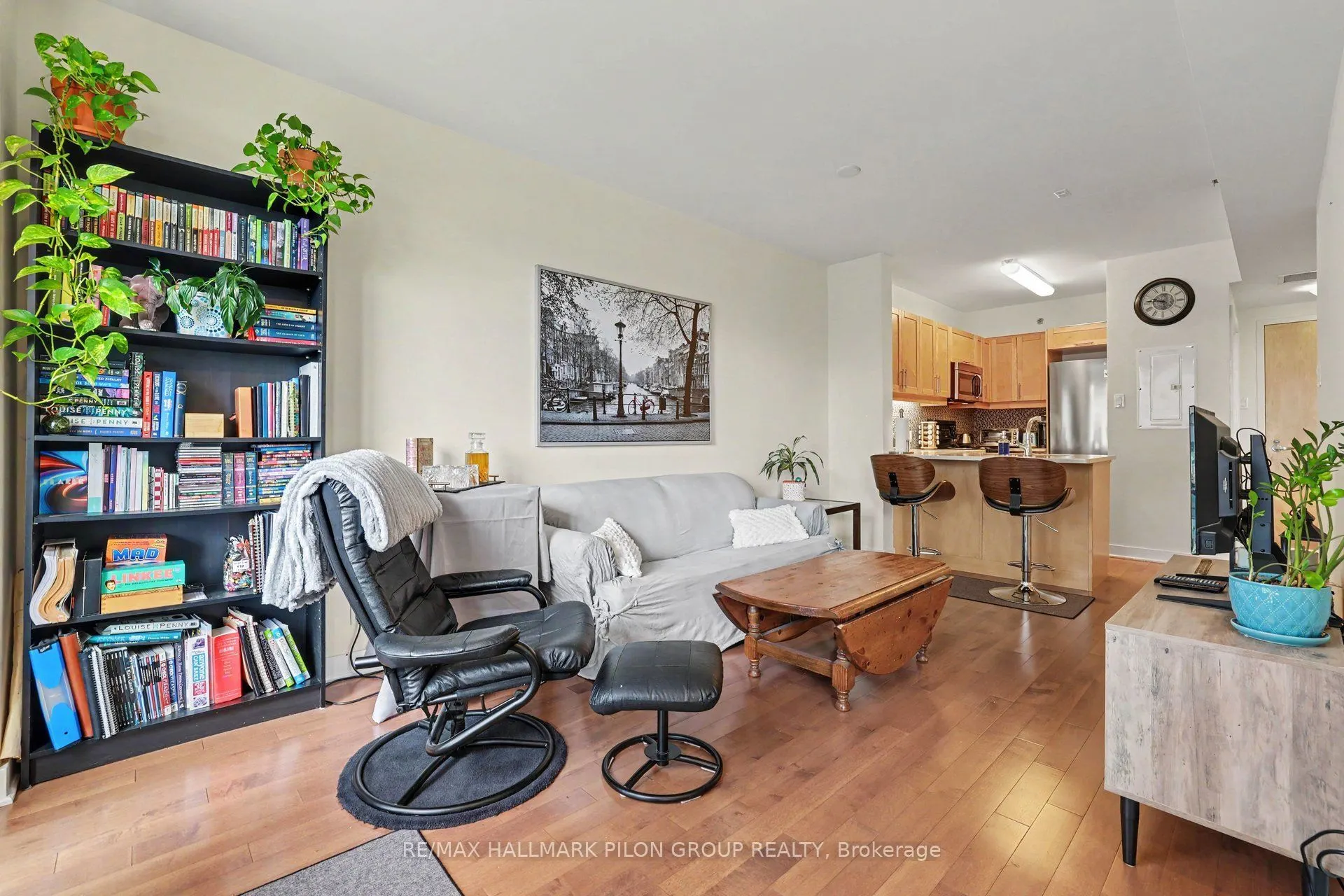300C Lett Street #619