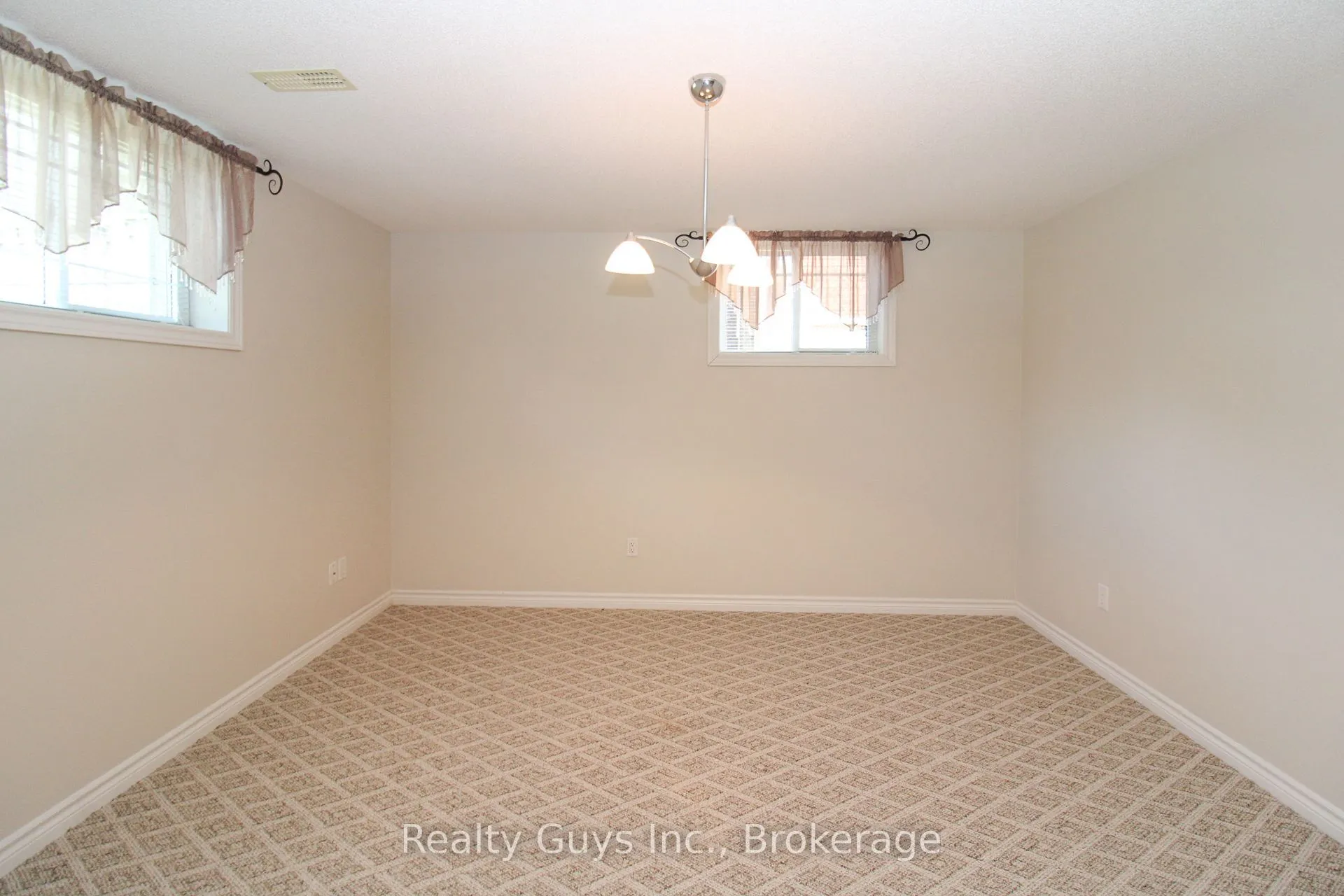 1682 Keppler Crescent