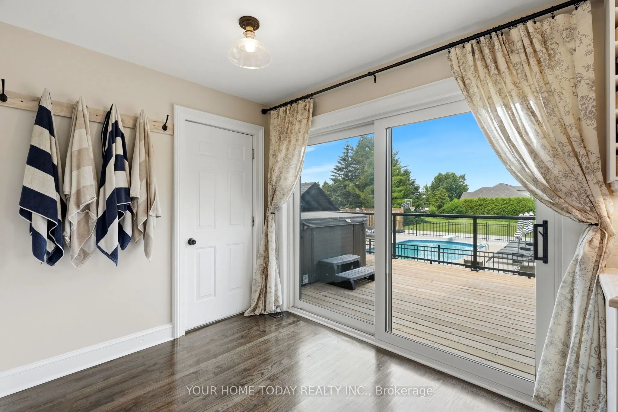 4925 Trafalgar Road
