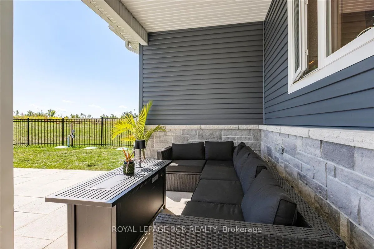 3 Nipigon Street
