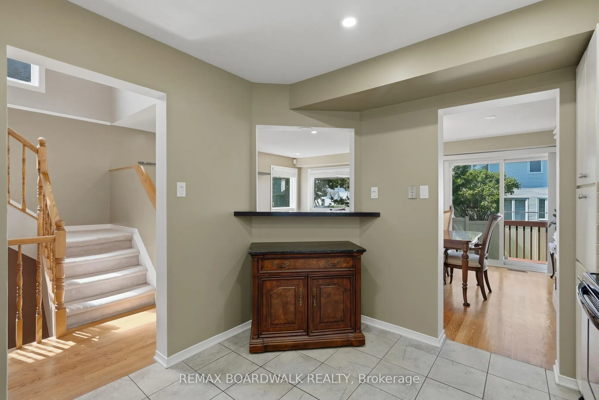 5981 Pineglade Crescent