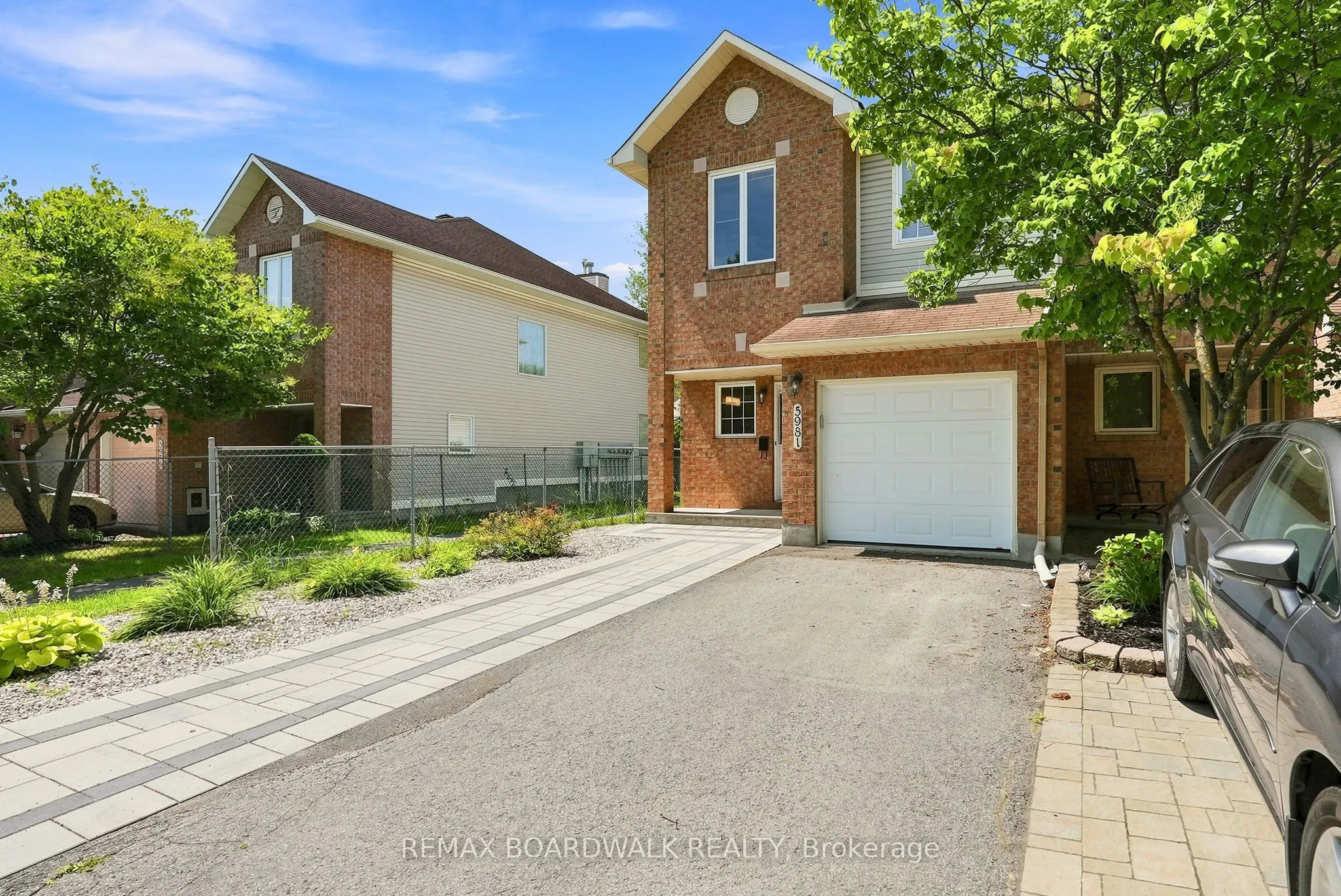 5981 Pineglade Crescent