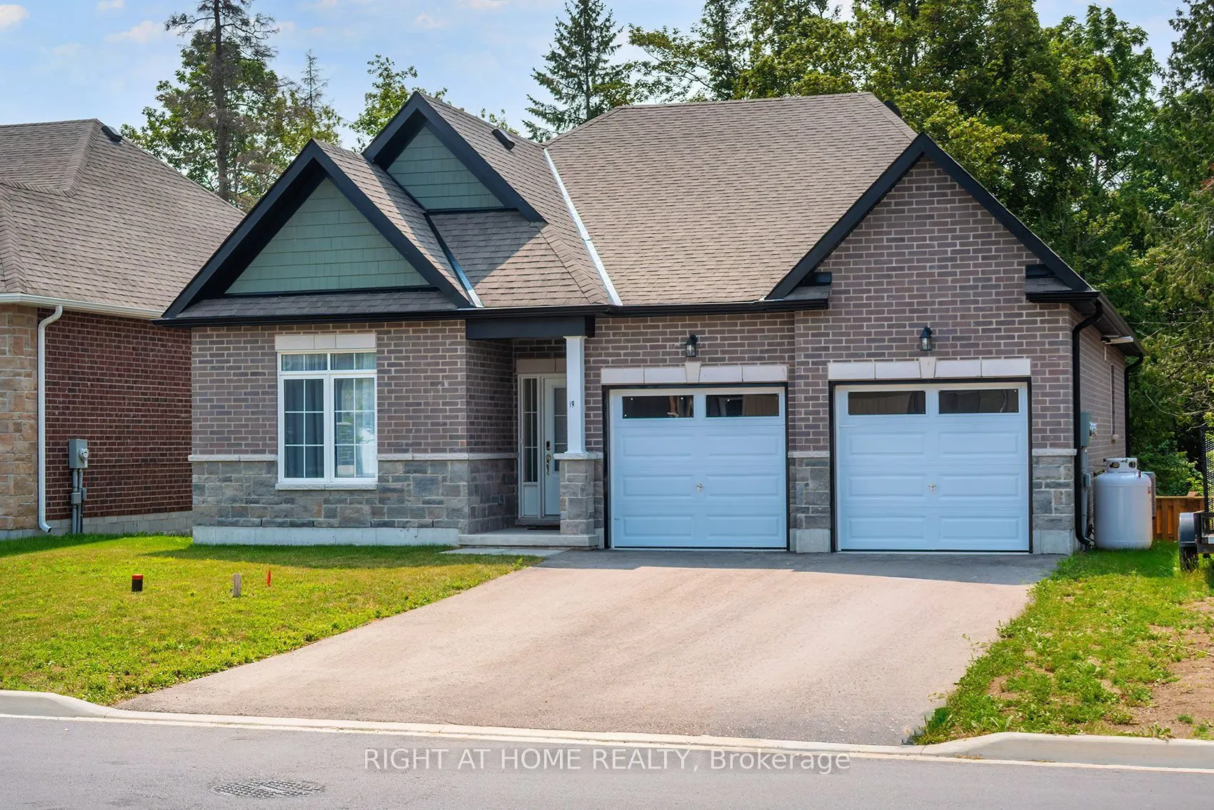 19 Hillcroft Way