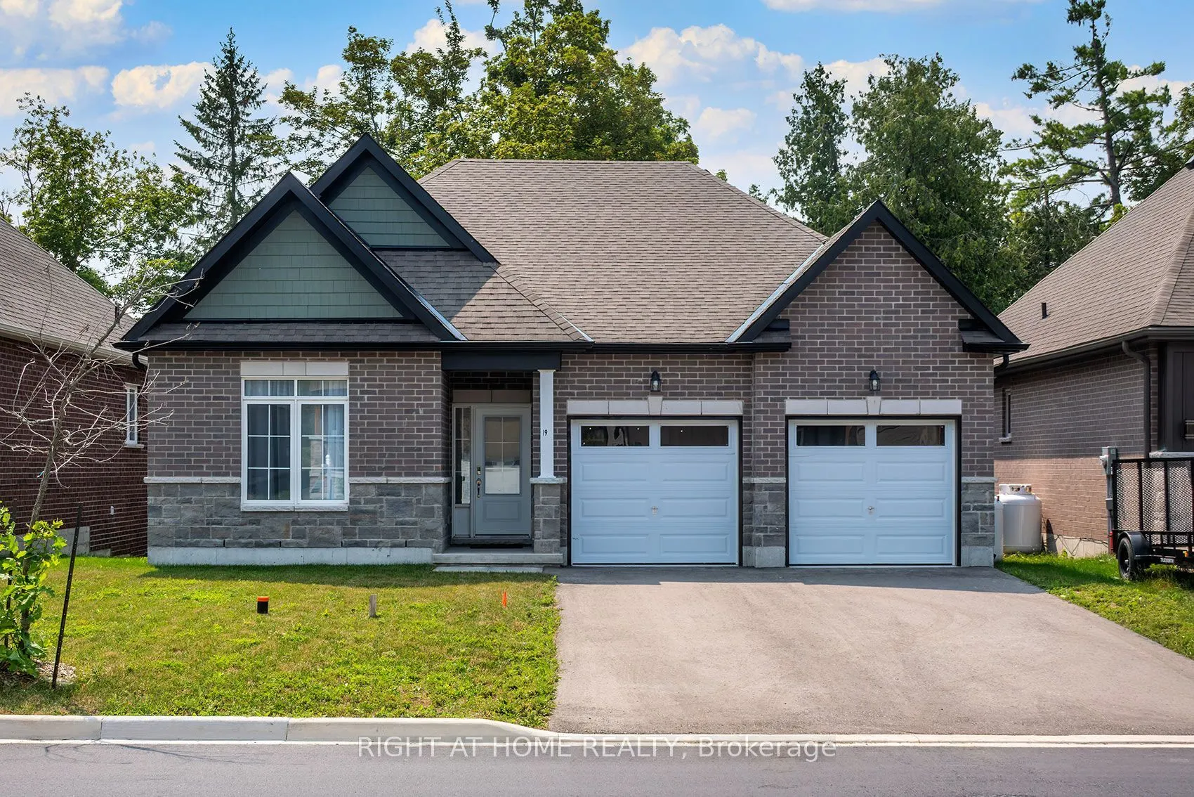 19 Hillcroft Way