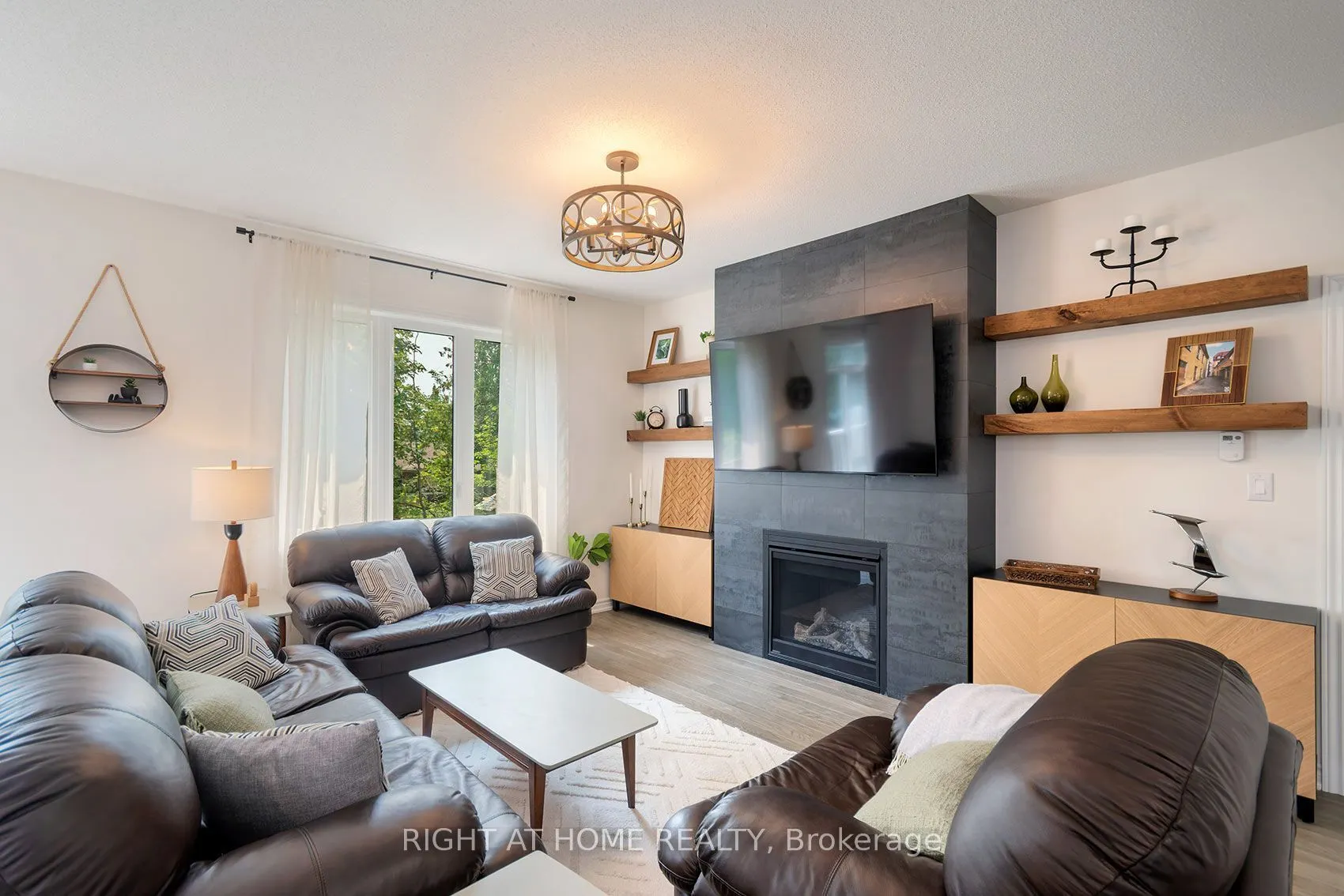 19 Hillcroft Way