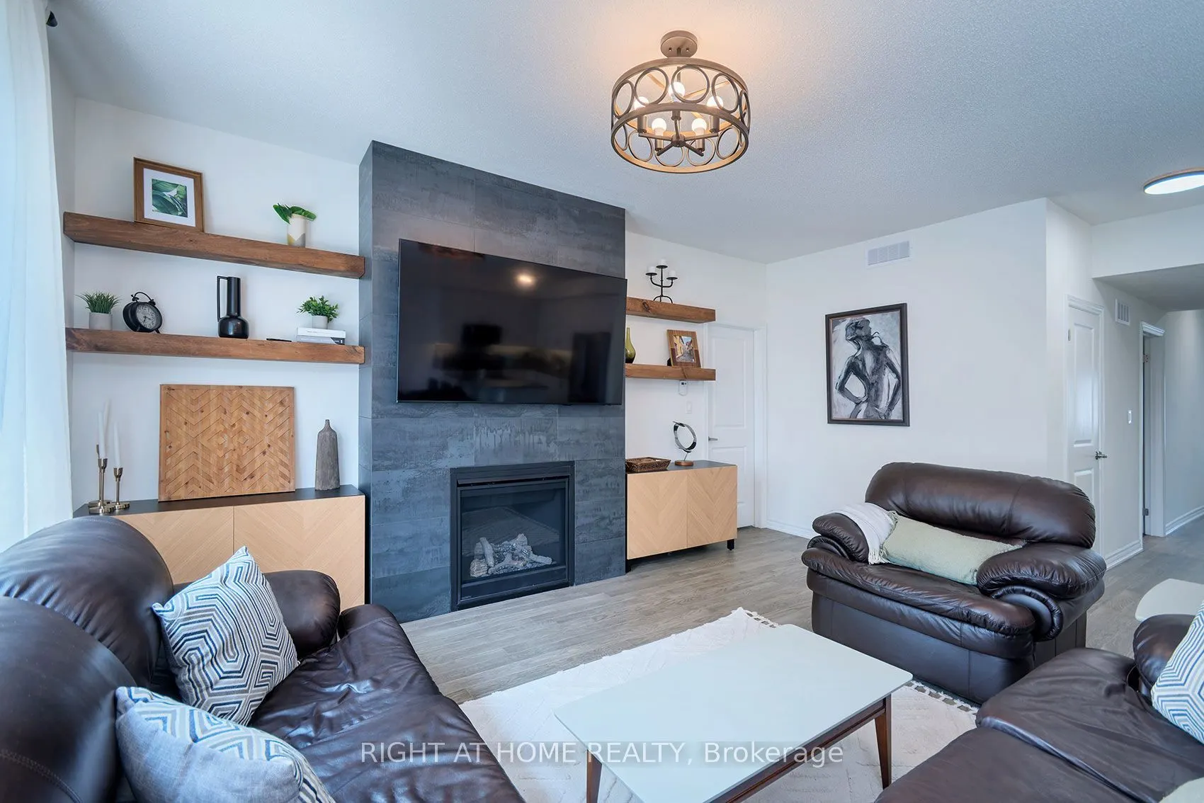 19 Hillcroft Way