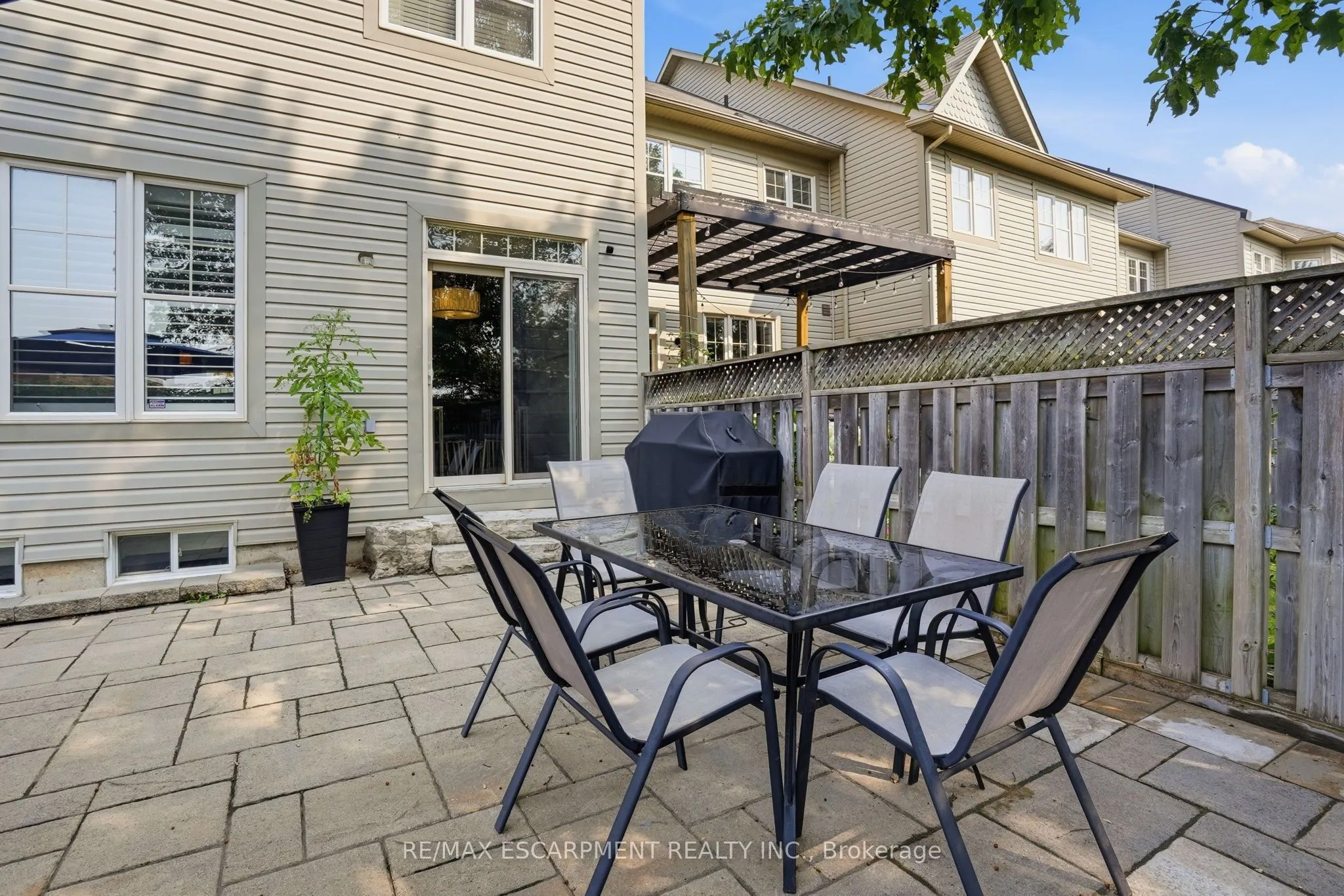 221 Nisbet Boulevard
