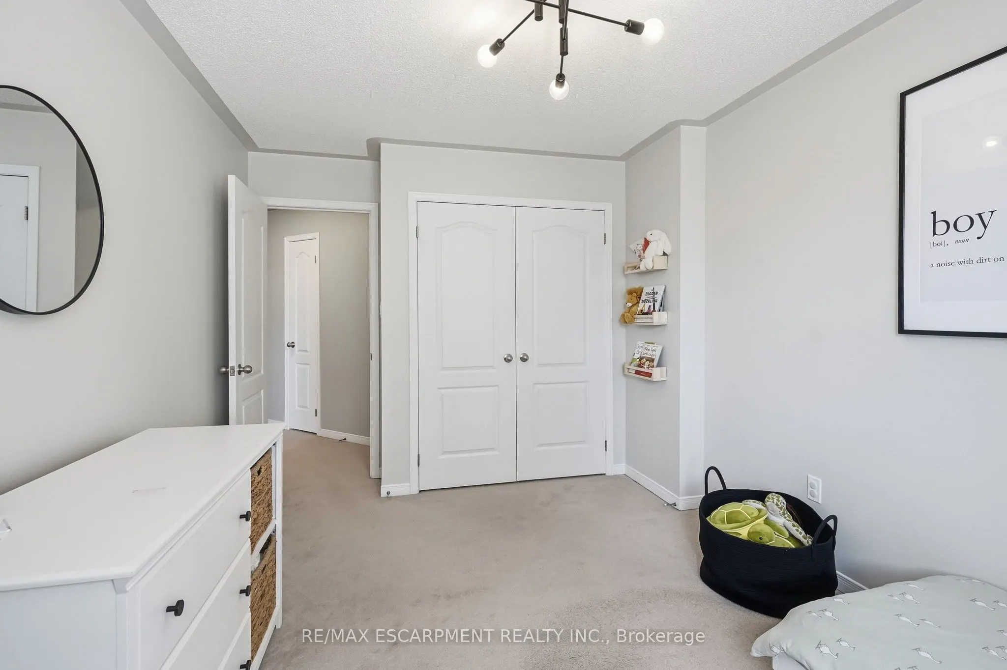221 Nisbet Boulevard