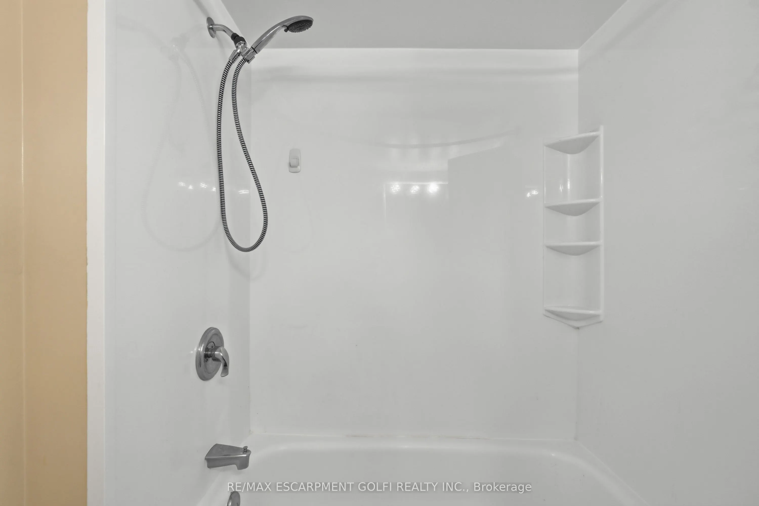 7 Gale Crescent #B3