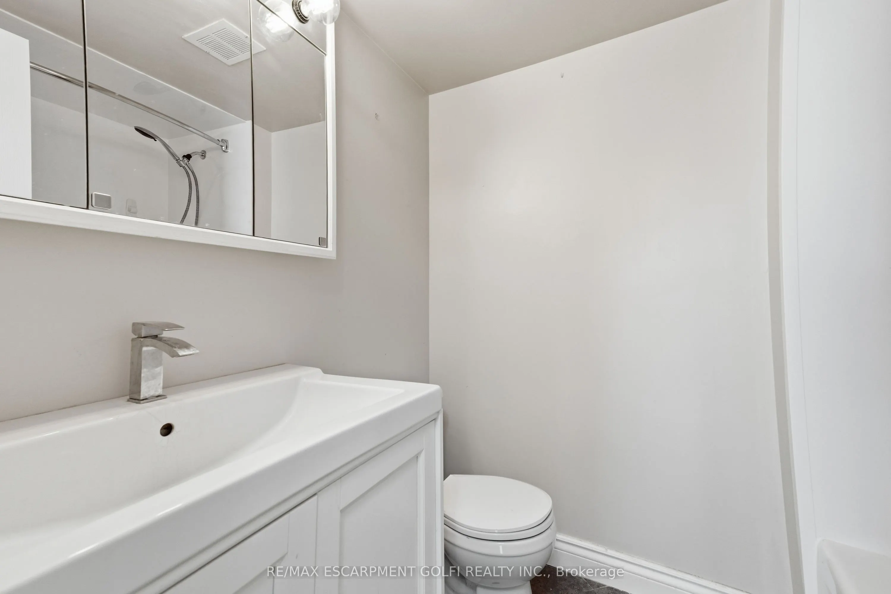 7 Gale Crescent #B3