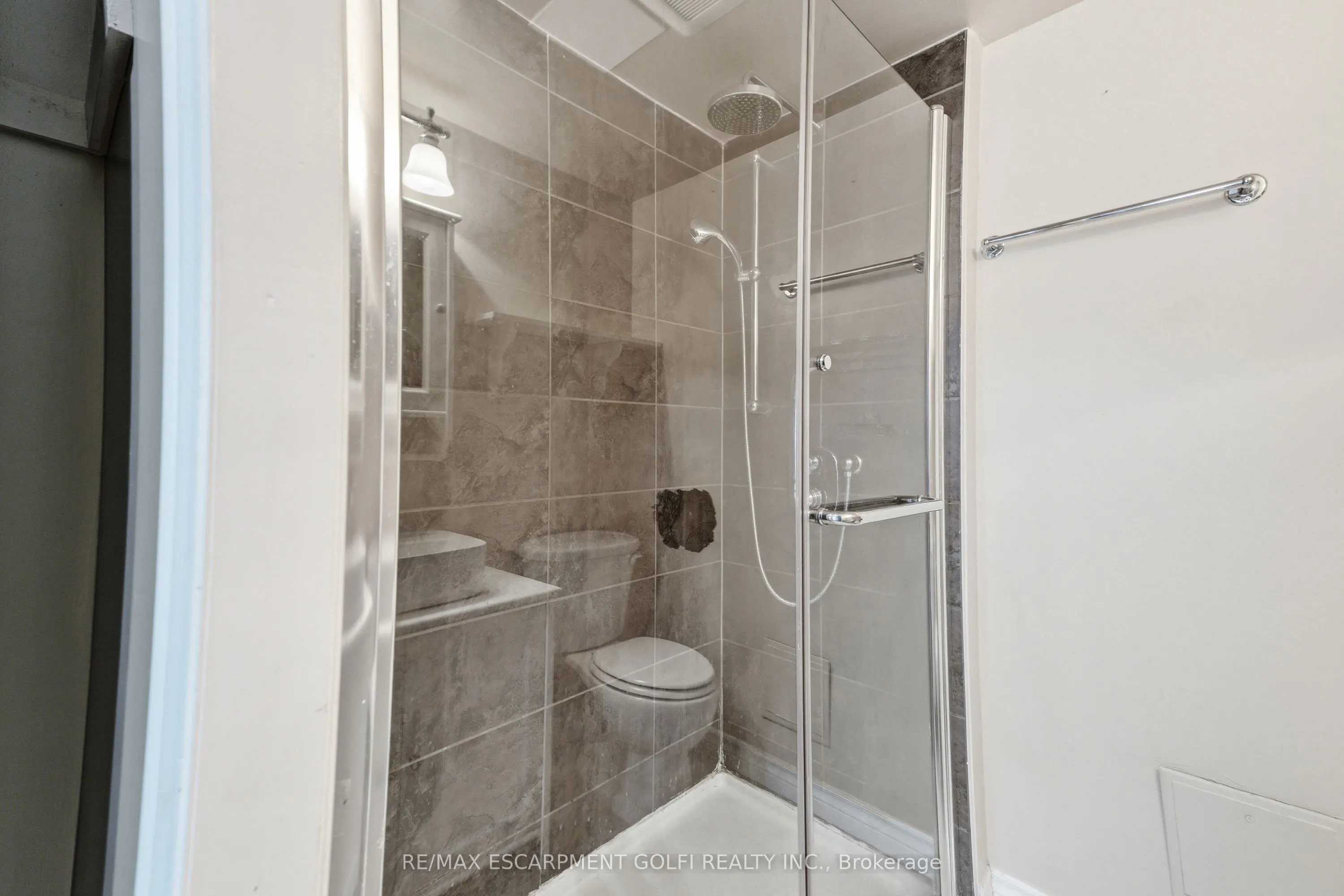 7 Gale Crescent #B3