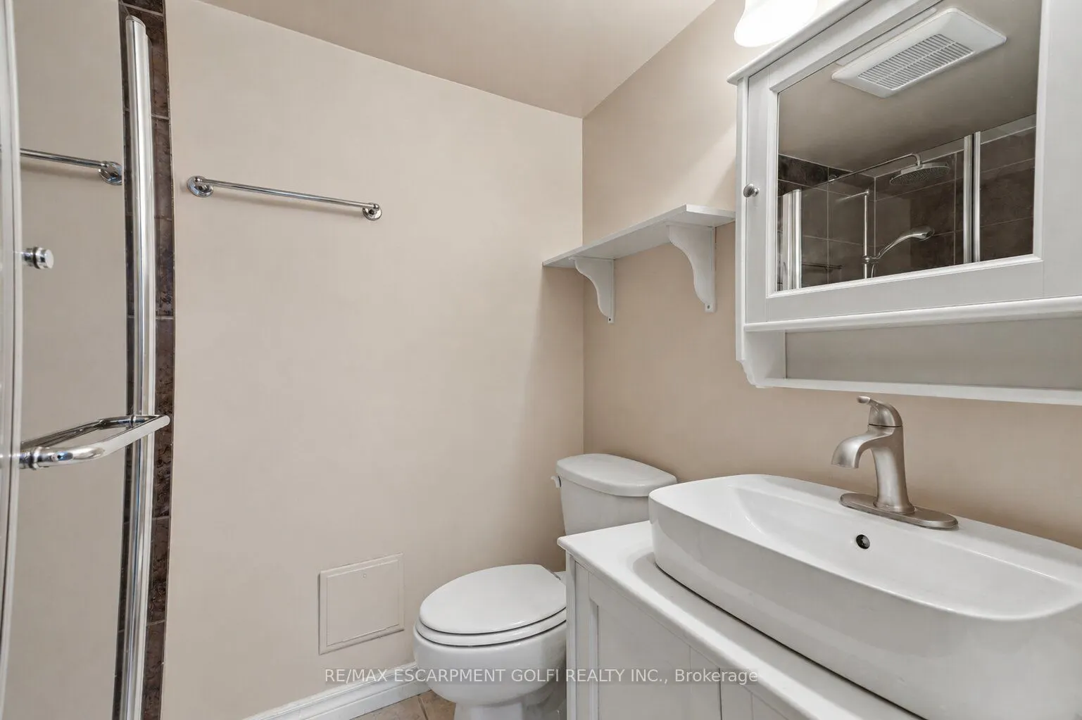 7 Gale Crescent #B3