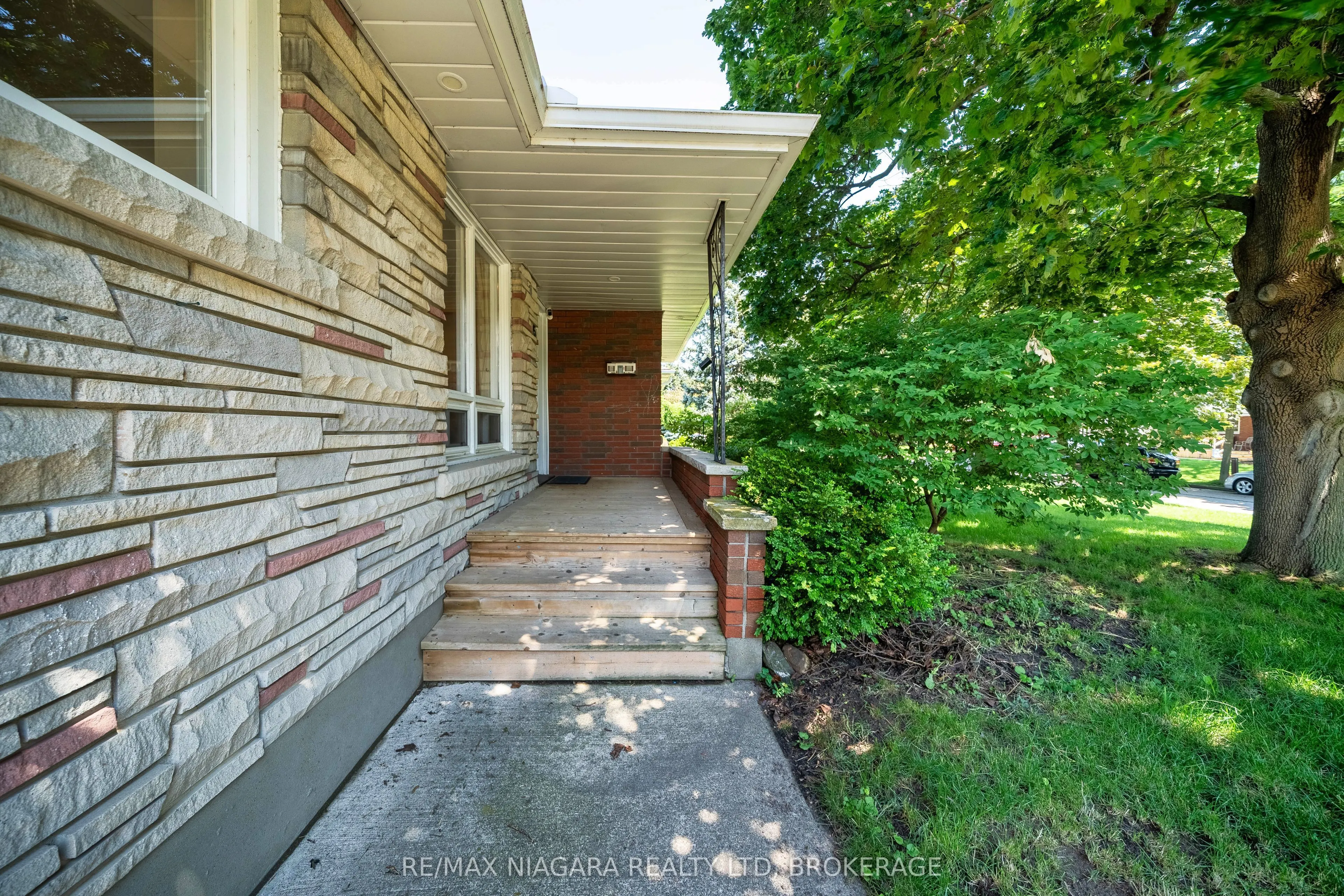 15 Springbank Drive