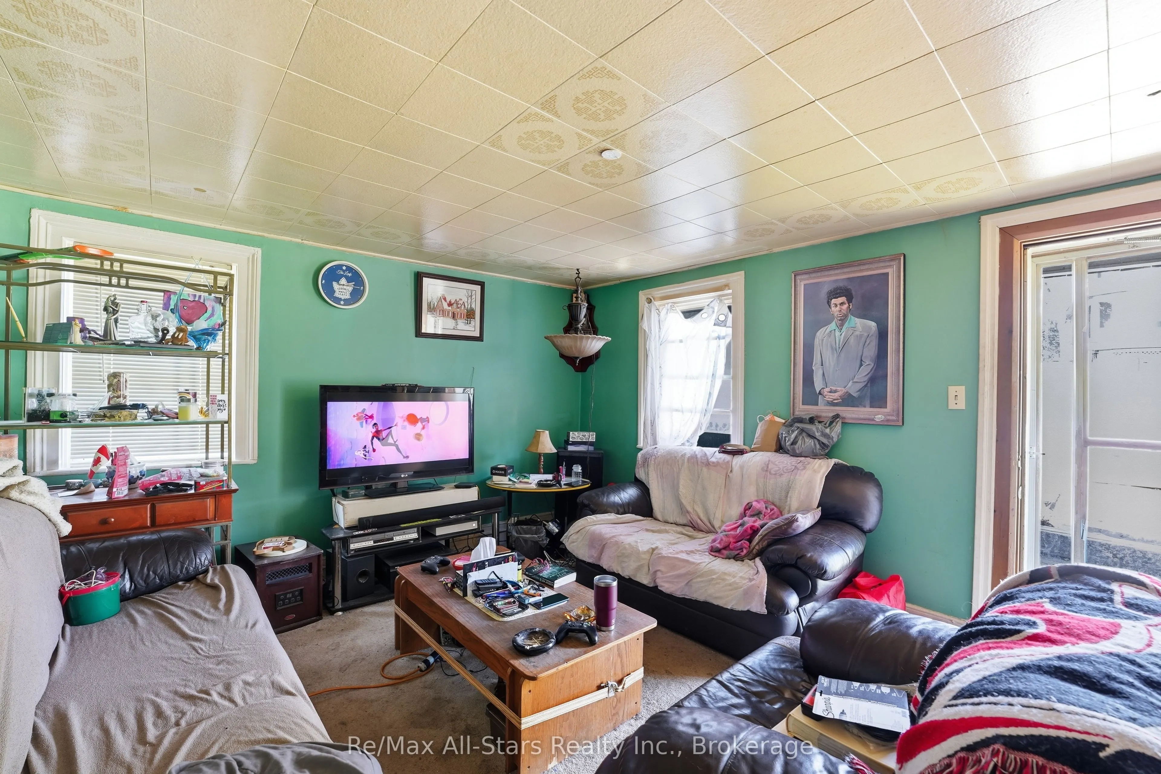 106 Bond Street E