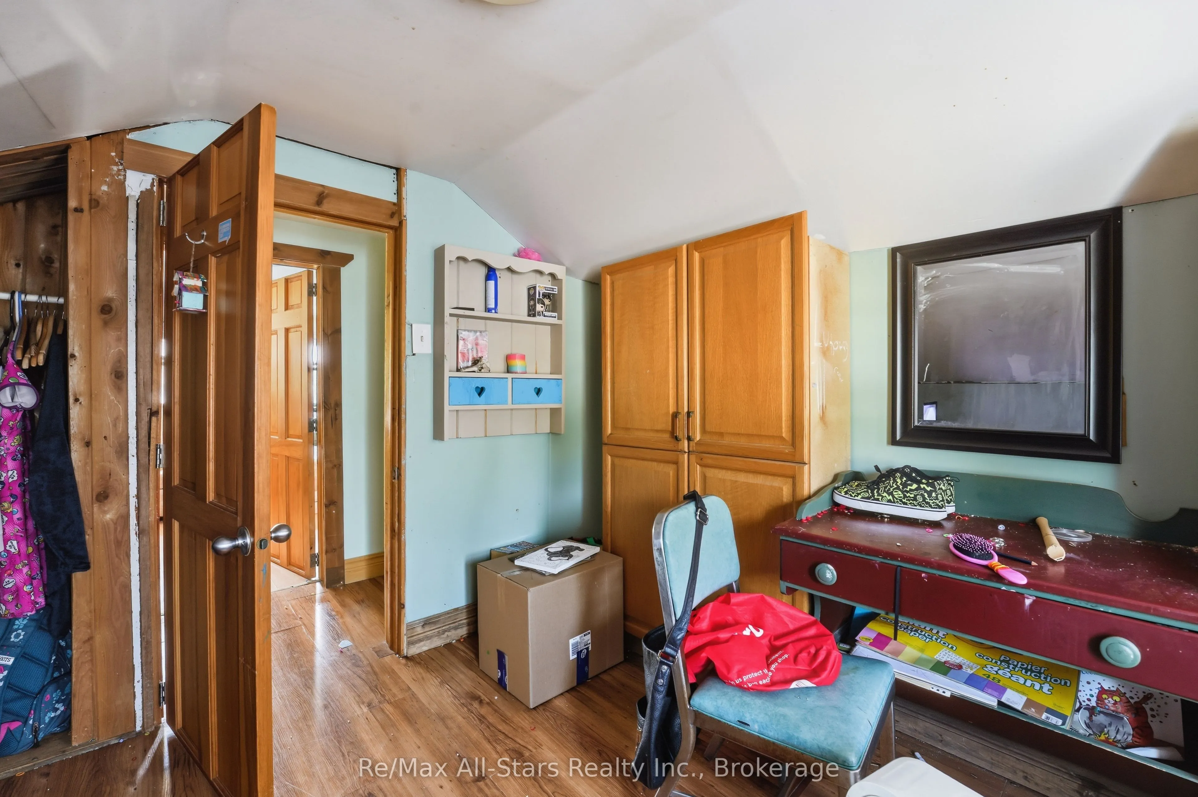 106 Bond Street E