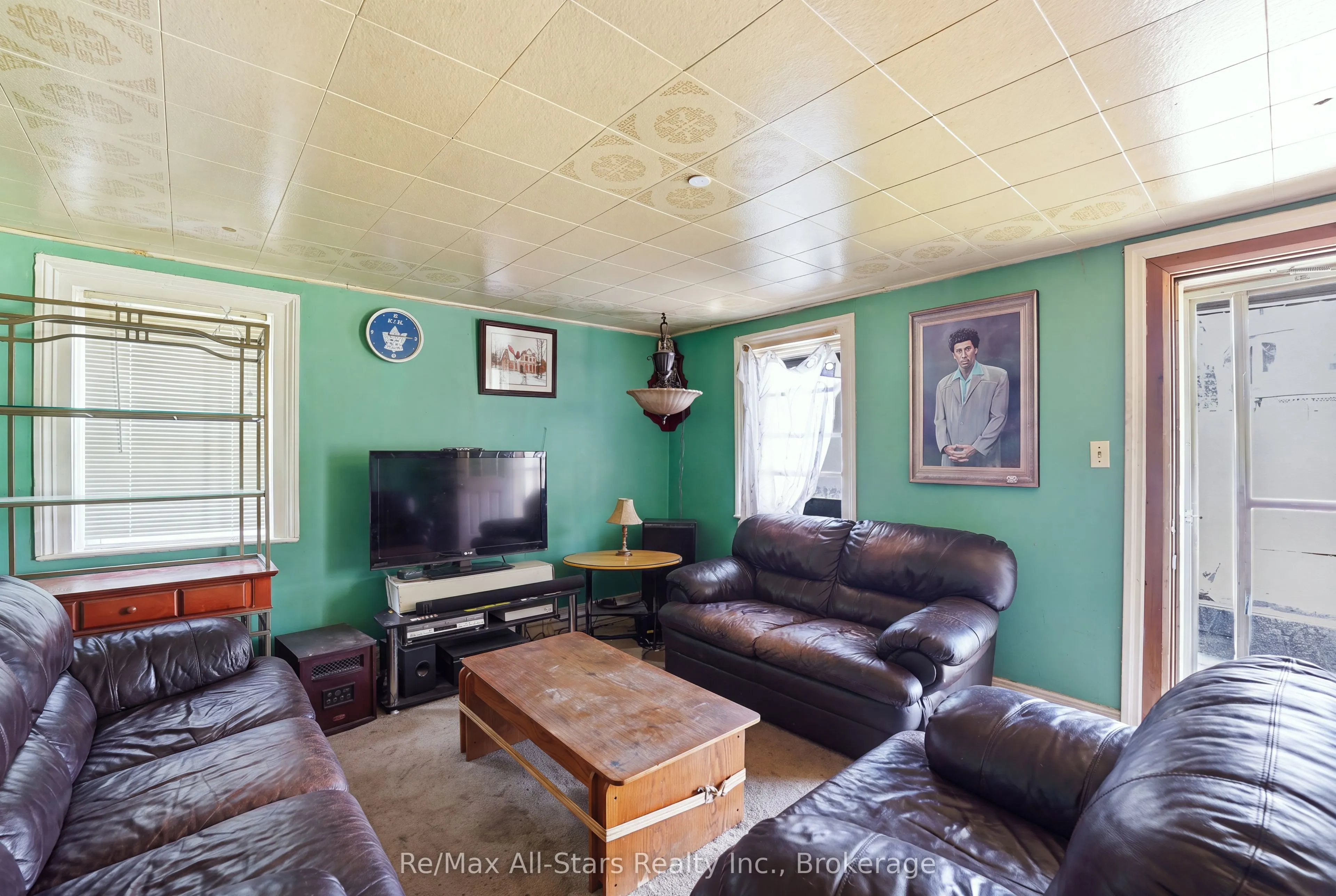 106 Bond Street E