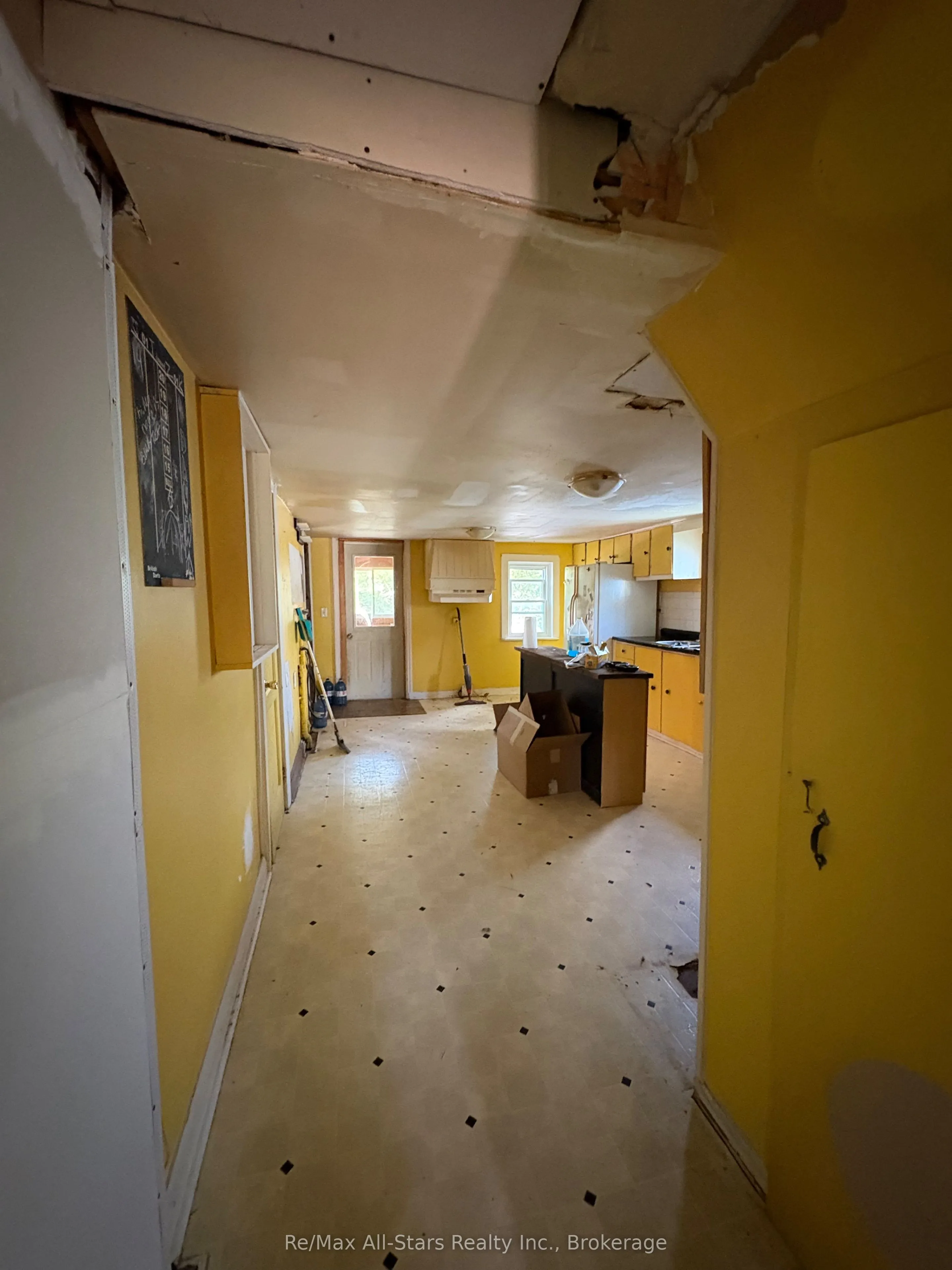 106 Bond Street E