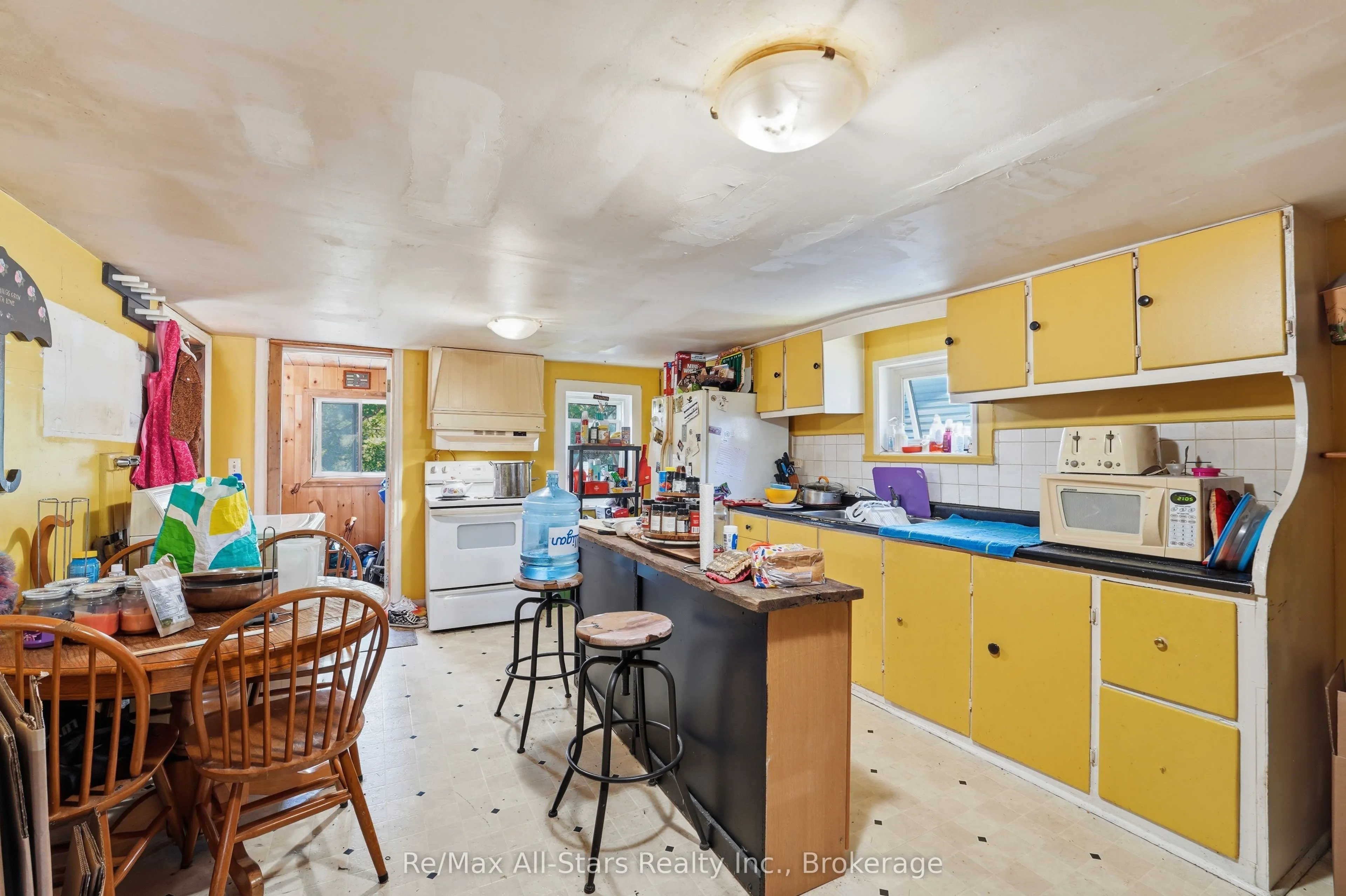 106 Bond Street E