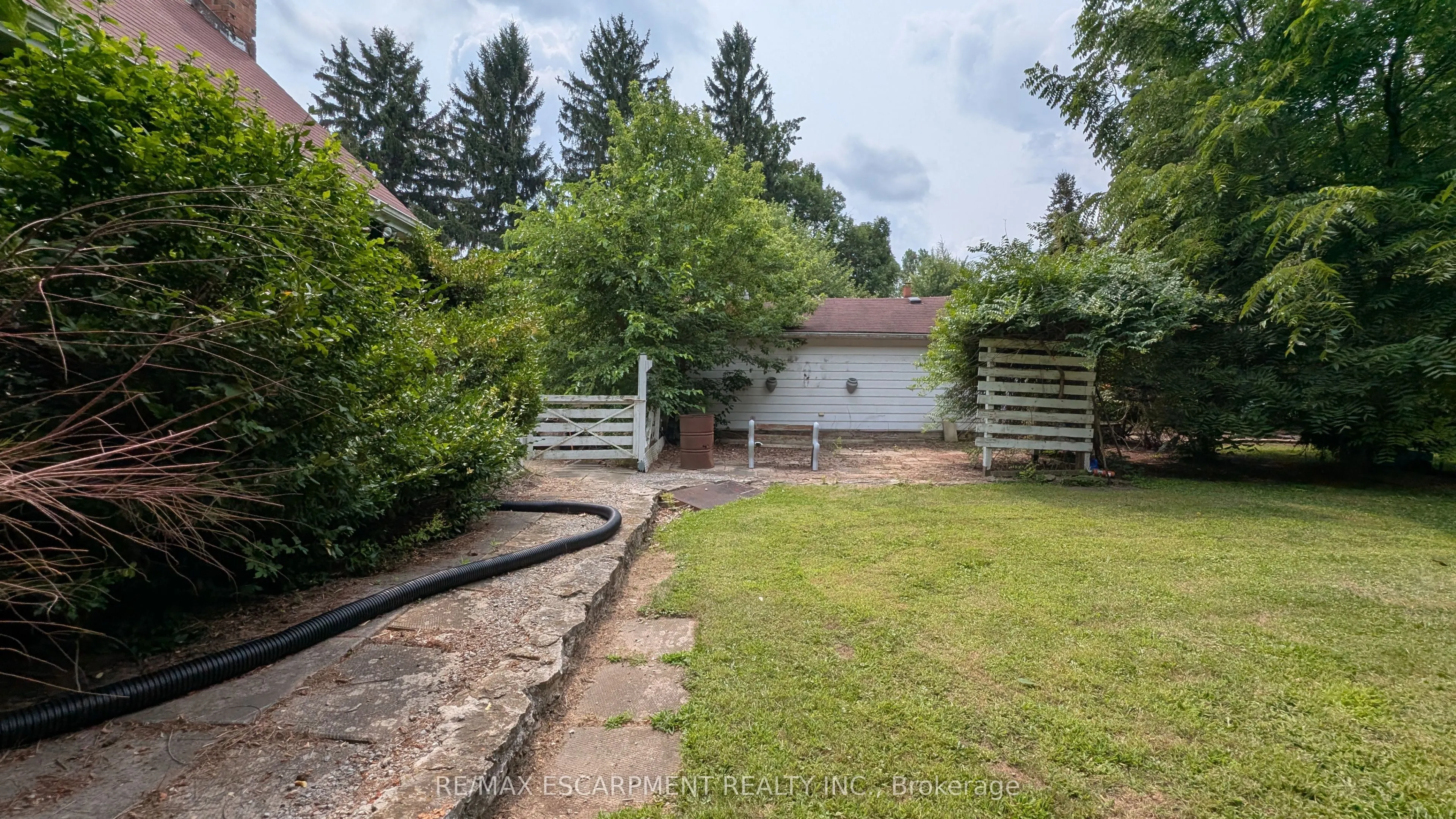 127 Brant Road