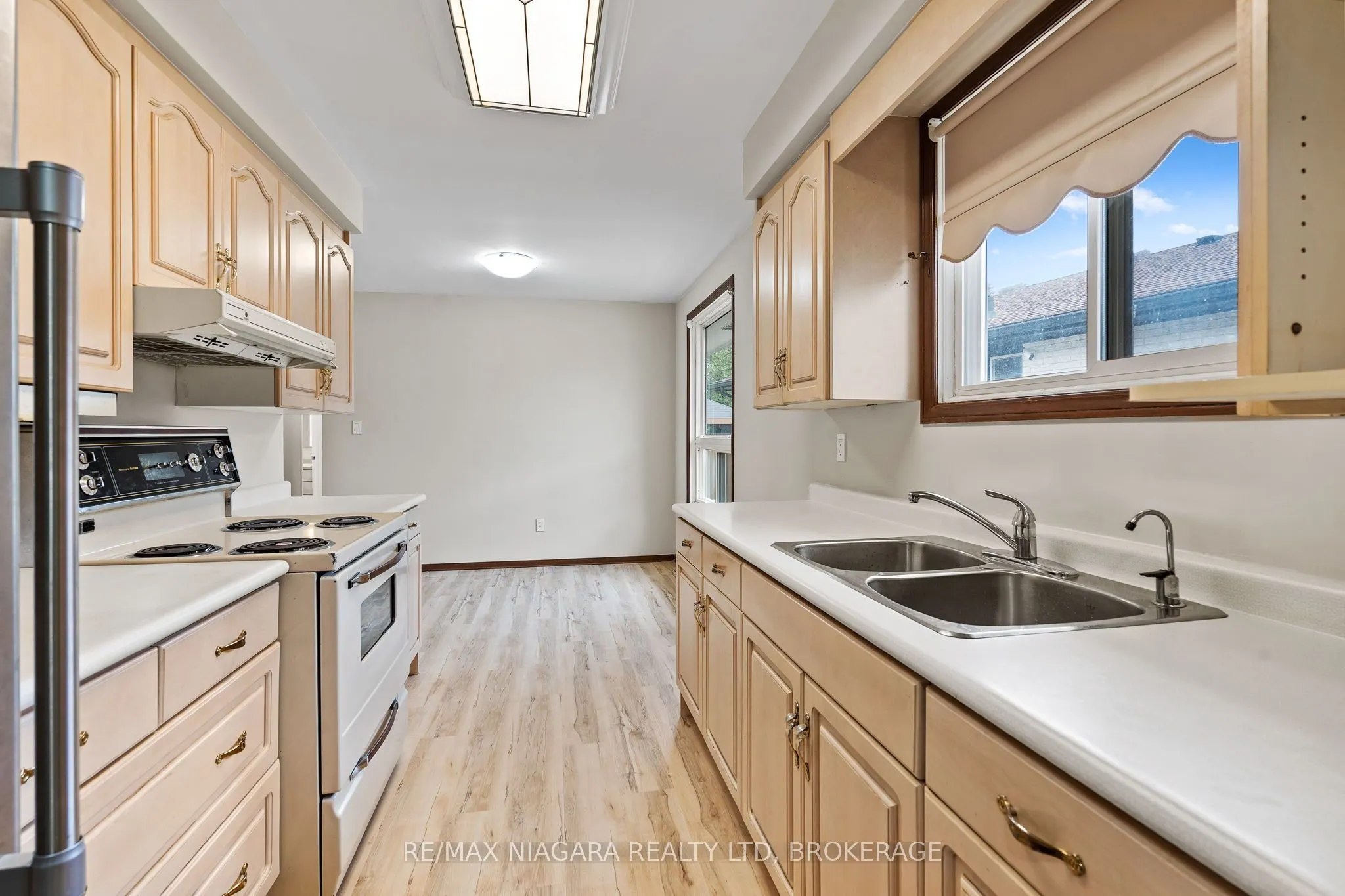 476 SCOTT Street