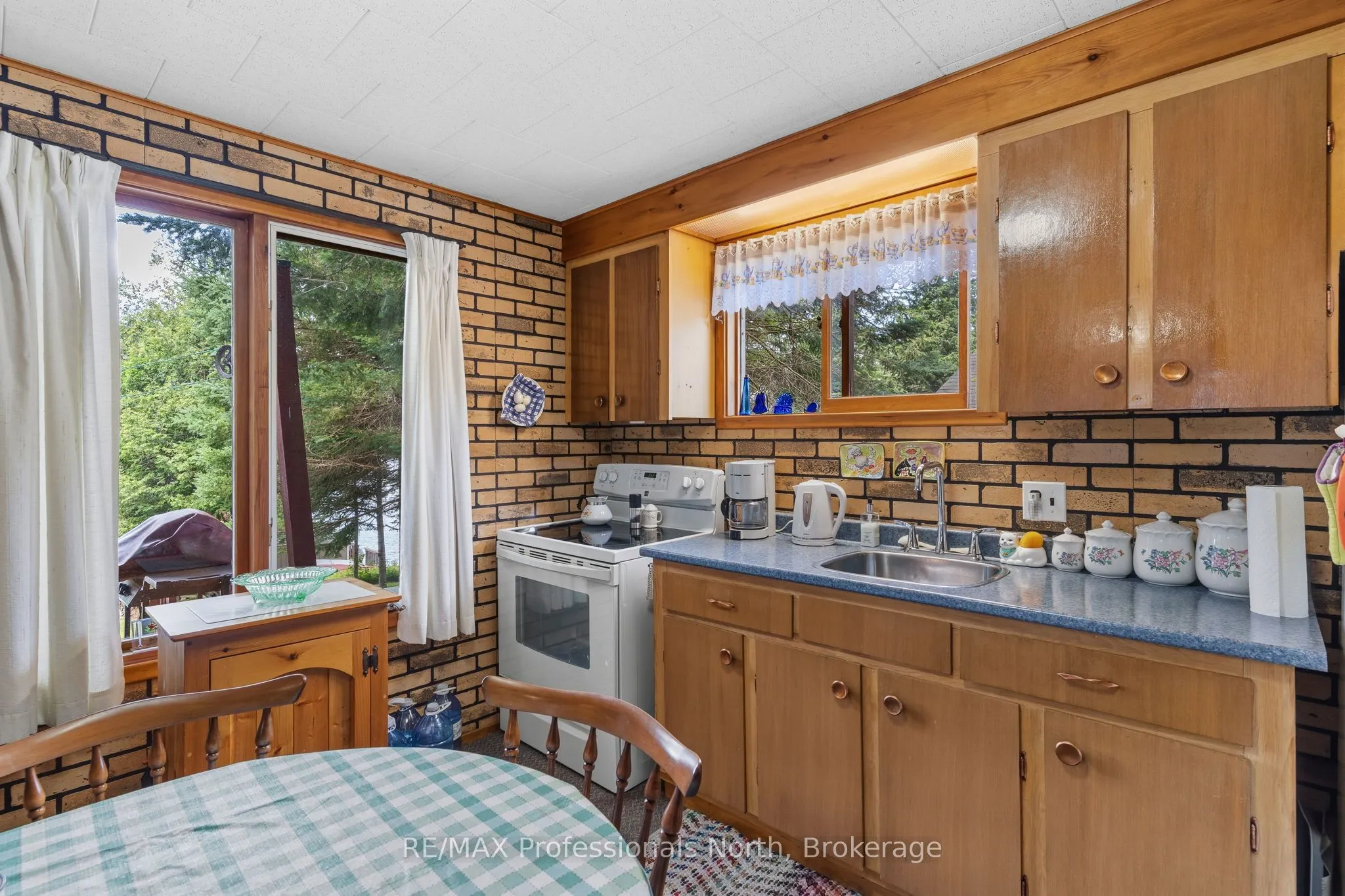 1214 OLIVER Road