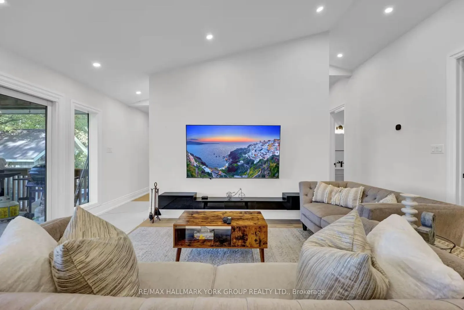 25 Driftwood Shores