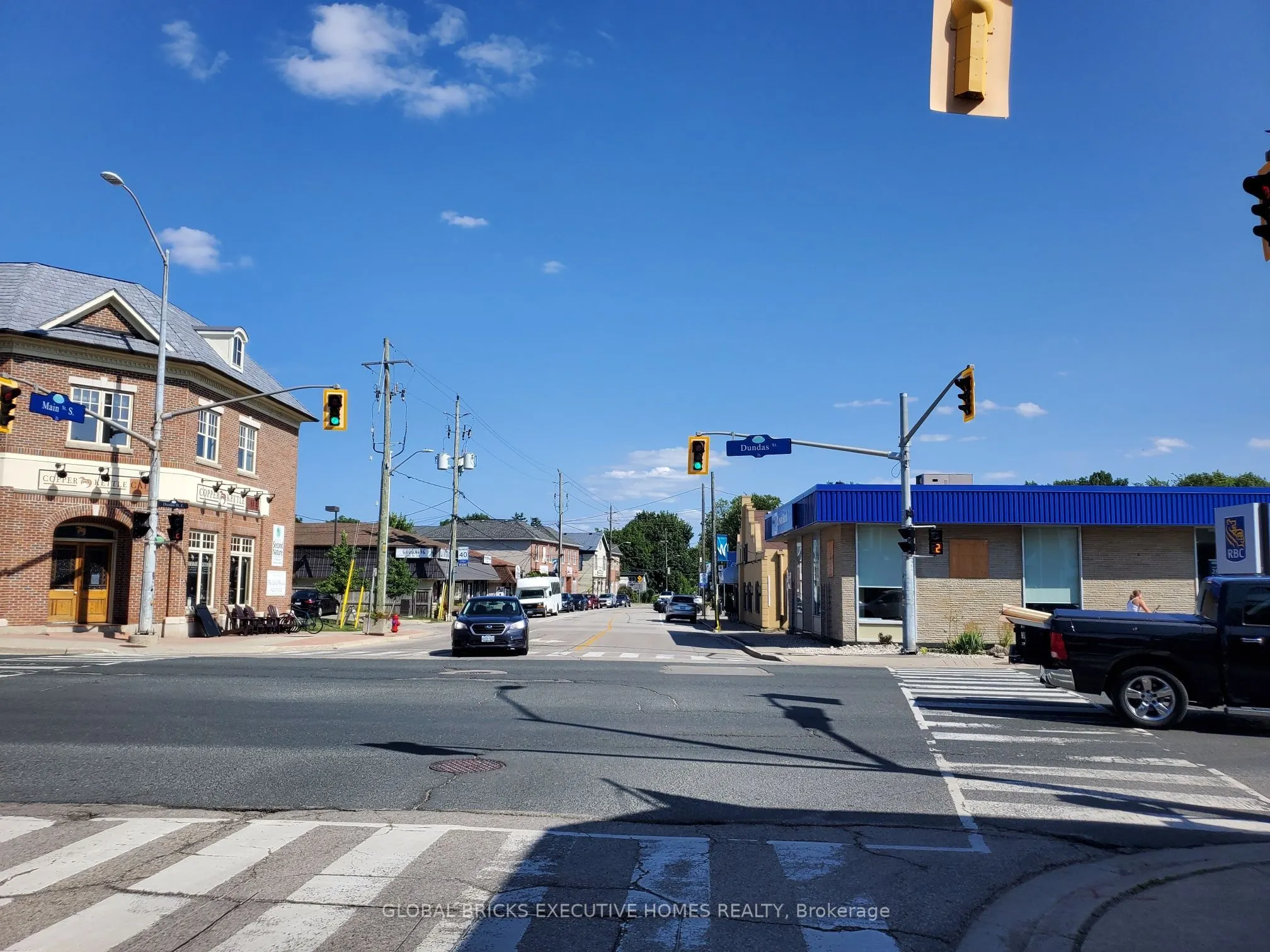 9 Main Street N