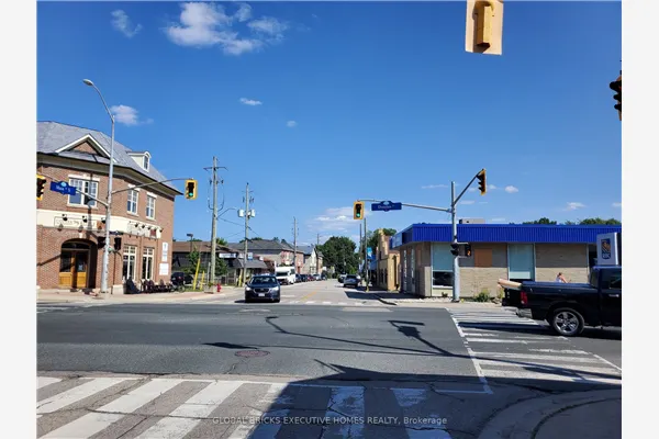9 Main Street N