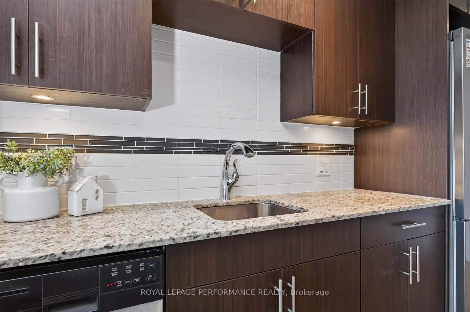 100 Champagne Avenue S #903