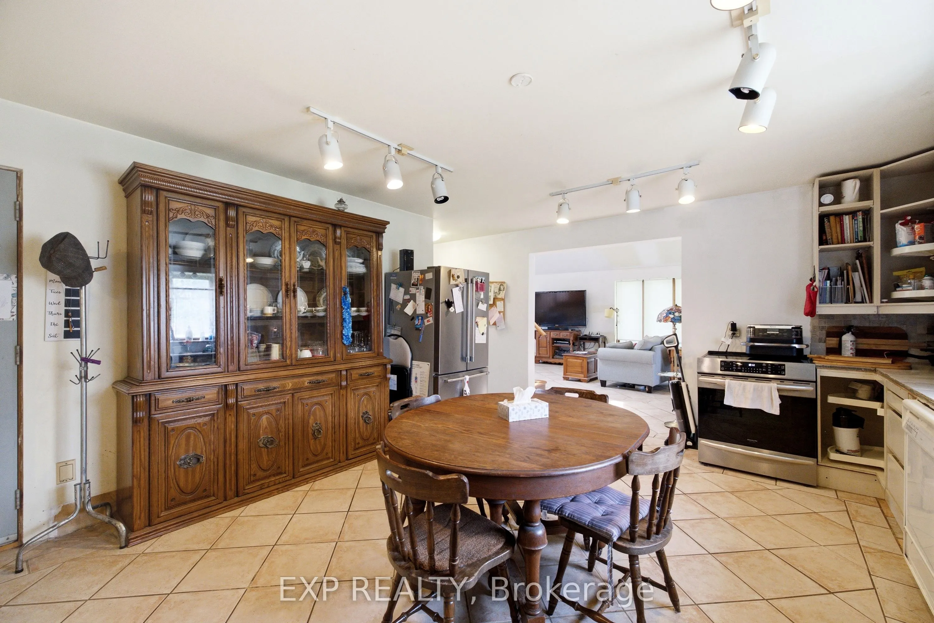 104 Sideroad 18 Road