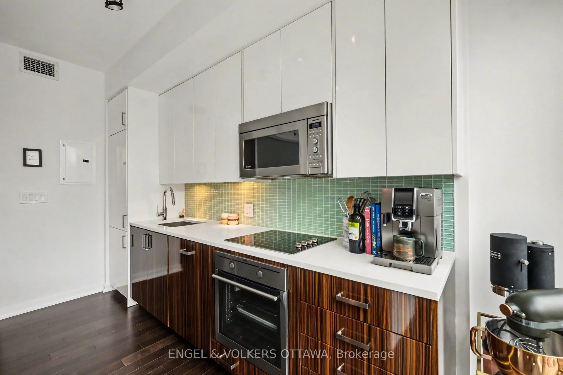 300 Lisgar Street #513