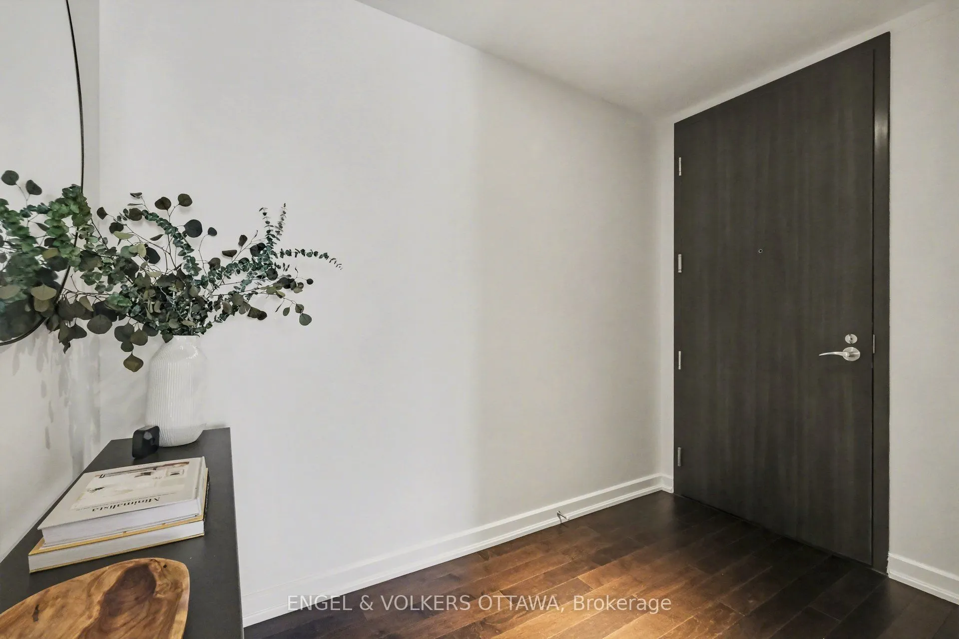 300 Lisgar Street #513
