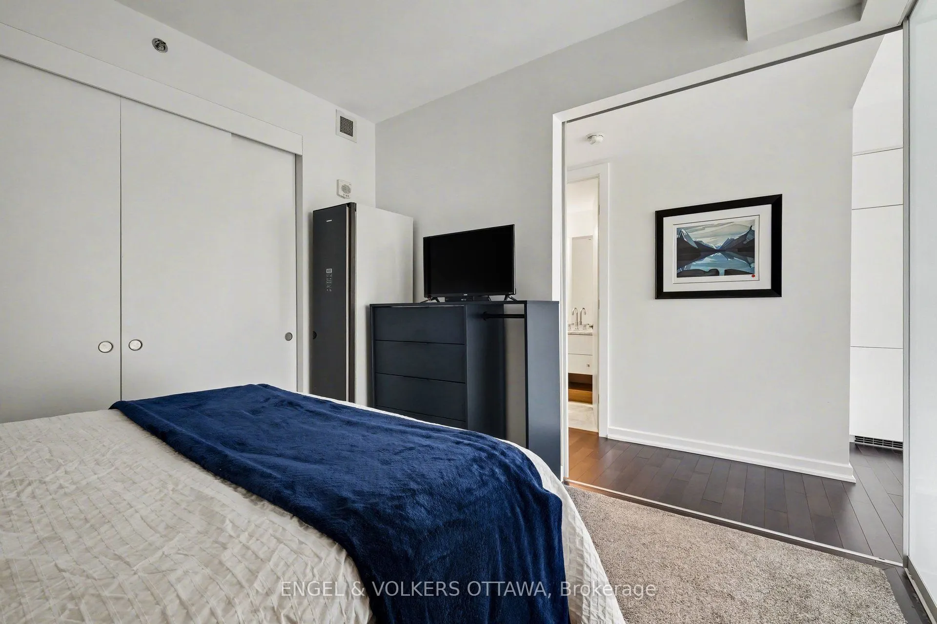 300 Lisgar Street #513