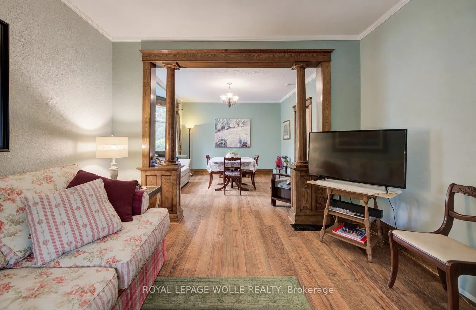 46 Ellen Street W