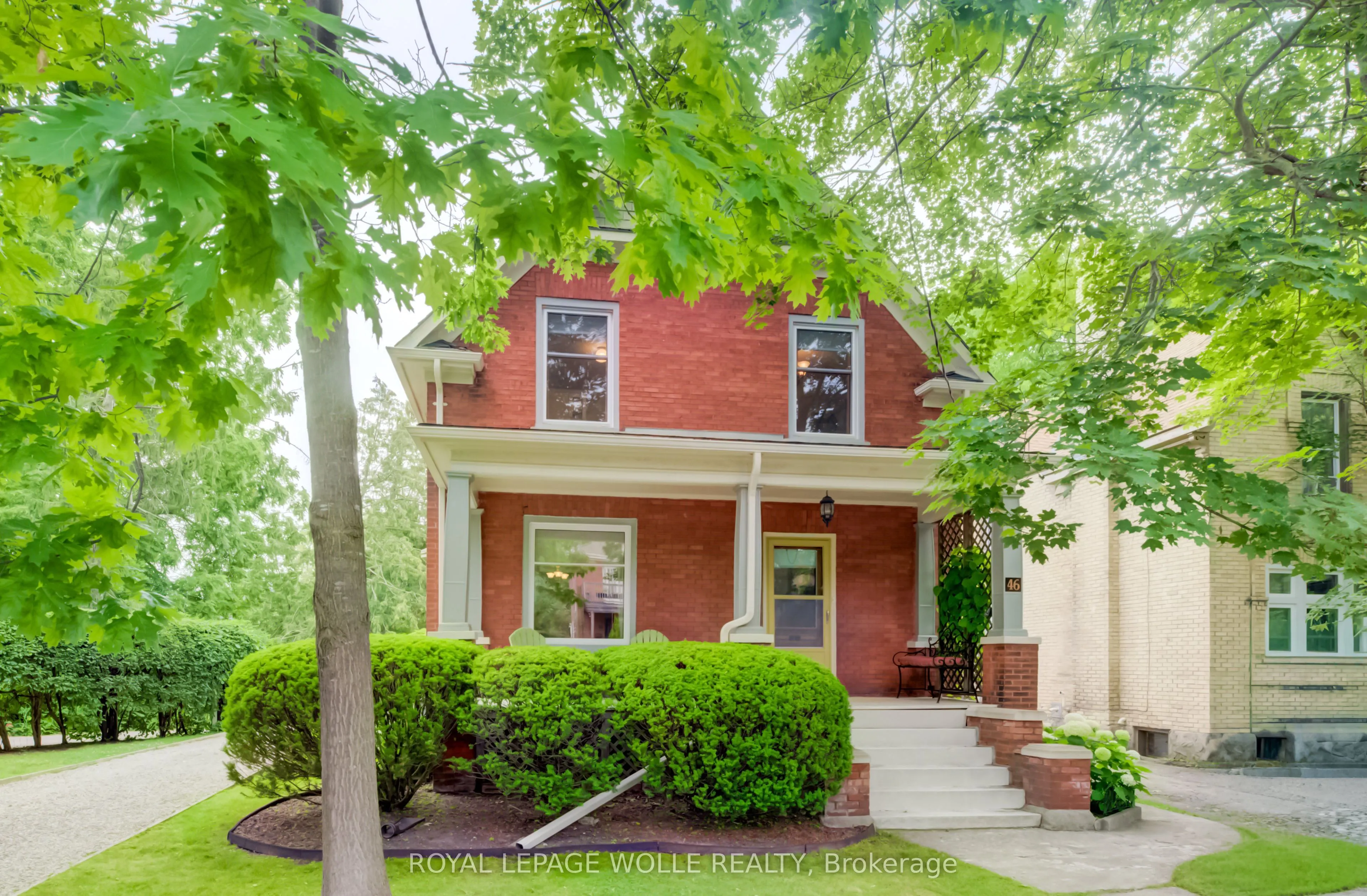 46 Ellen Street W