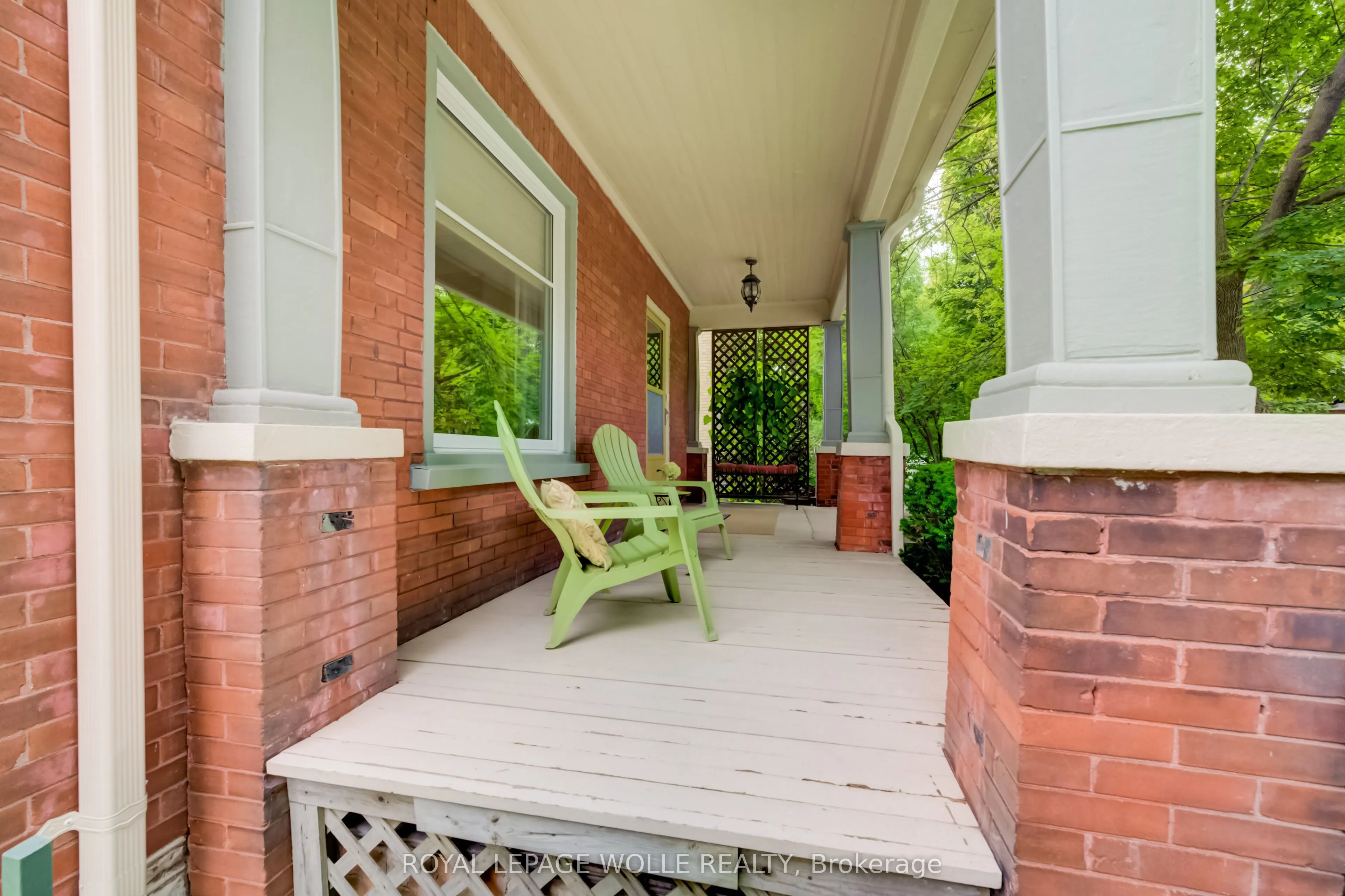 46 Ellen Street W