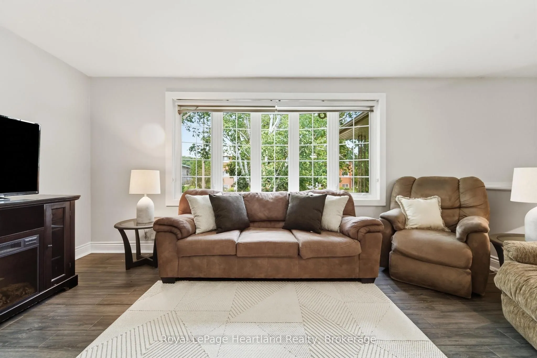 223 Kemp Crescent
