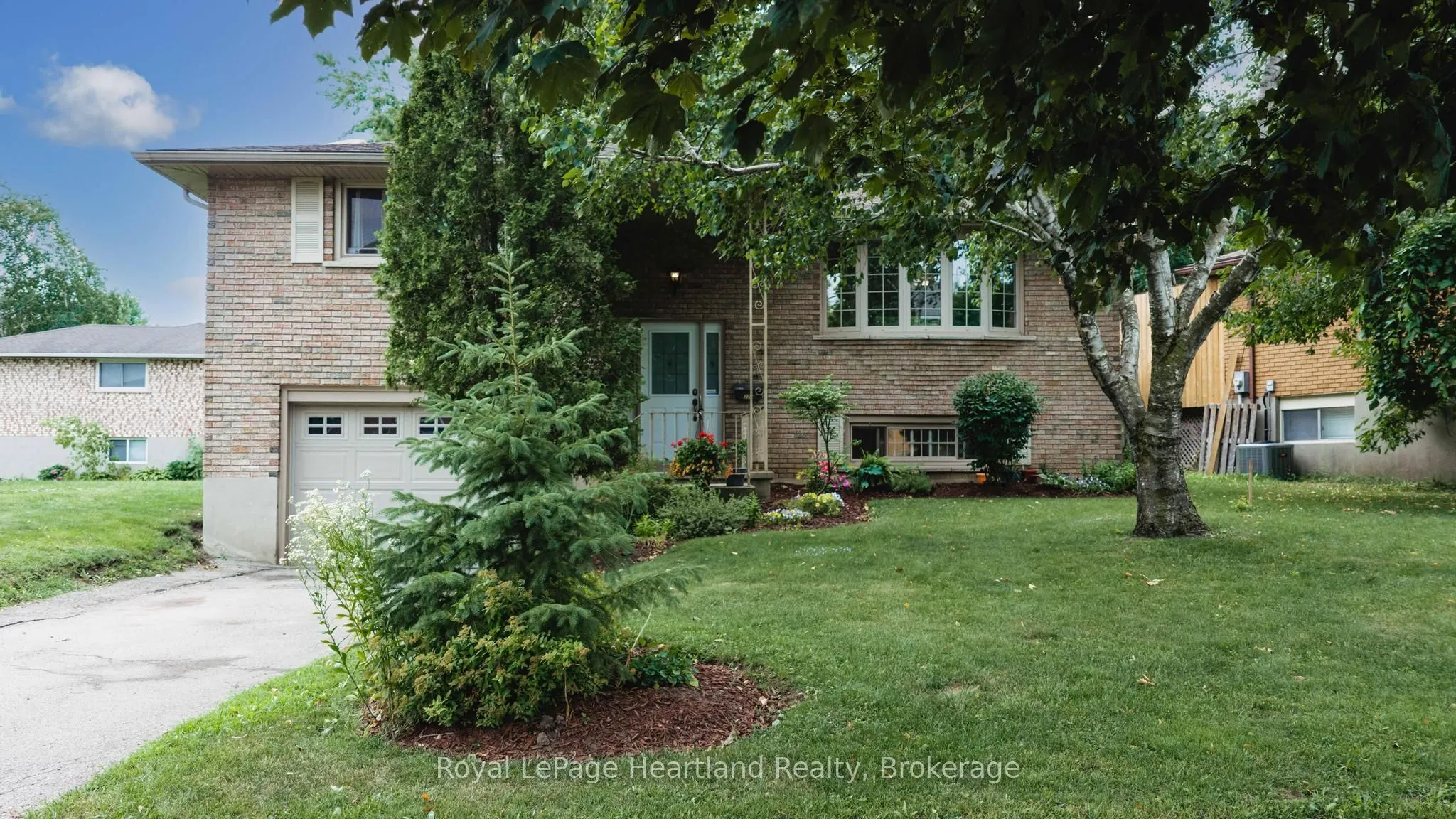 223 Kemp Crescent