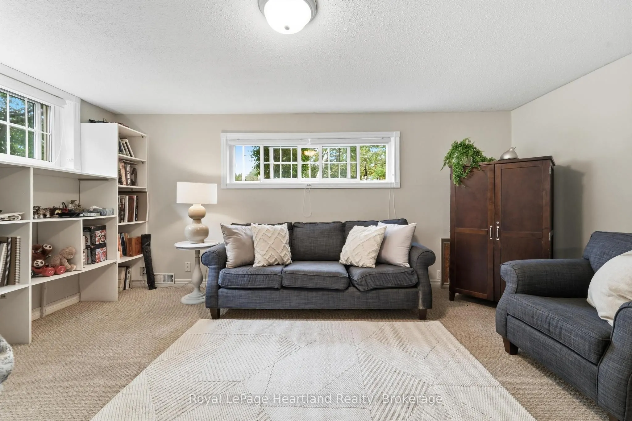 223 Kemp Crescent
