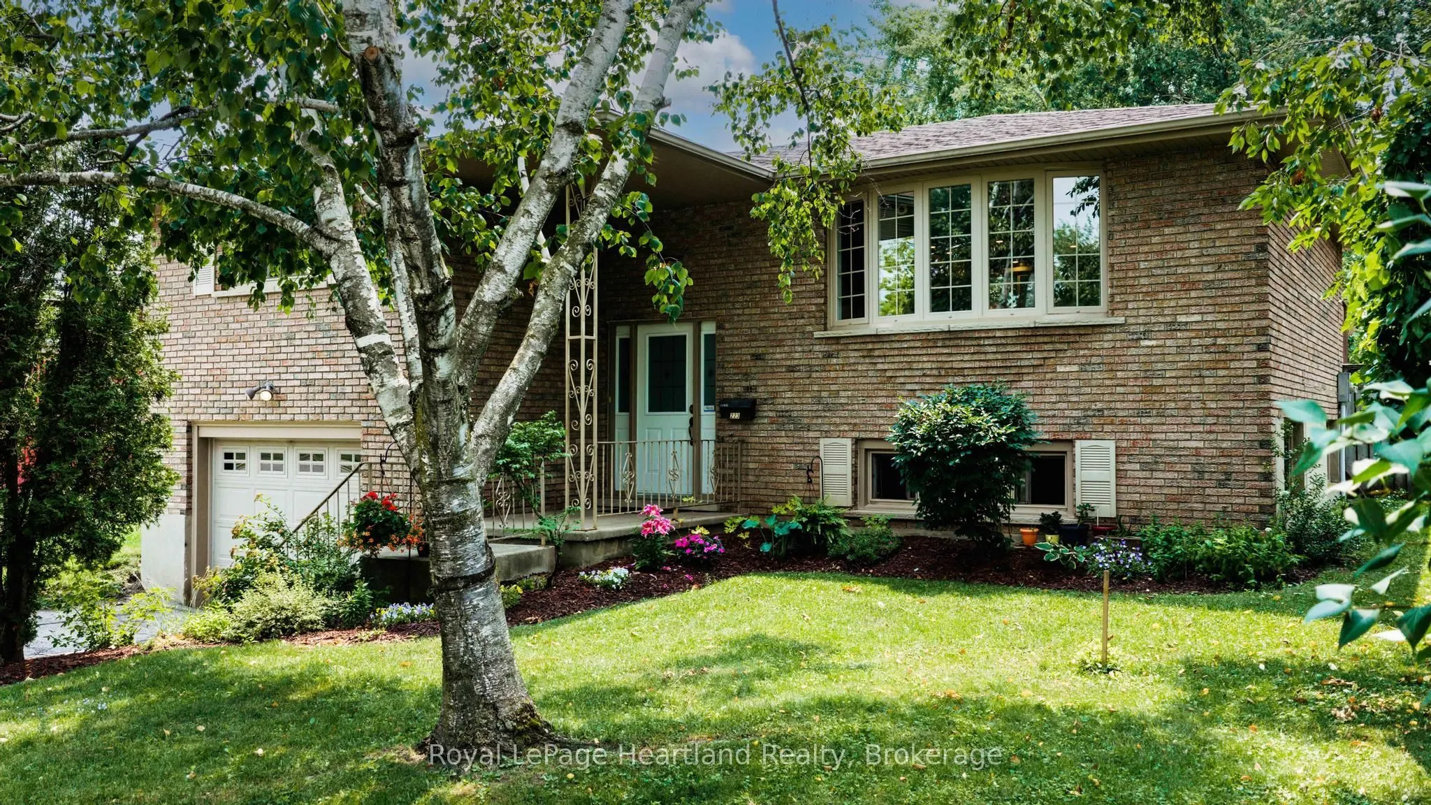 223 Kemp Crescent