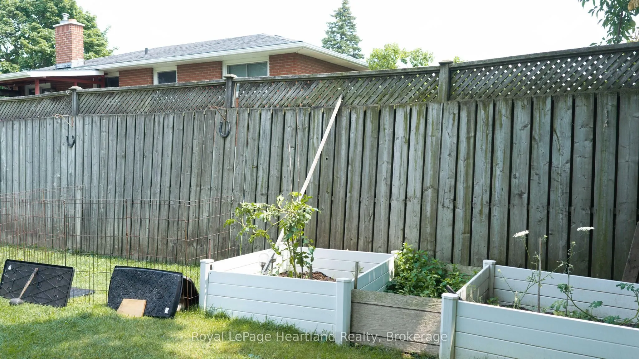 223 Kemp Crescent
