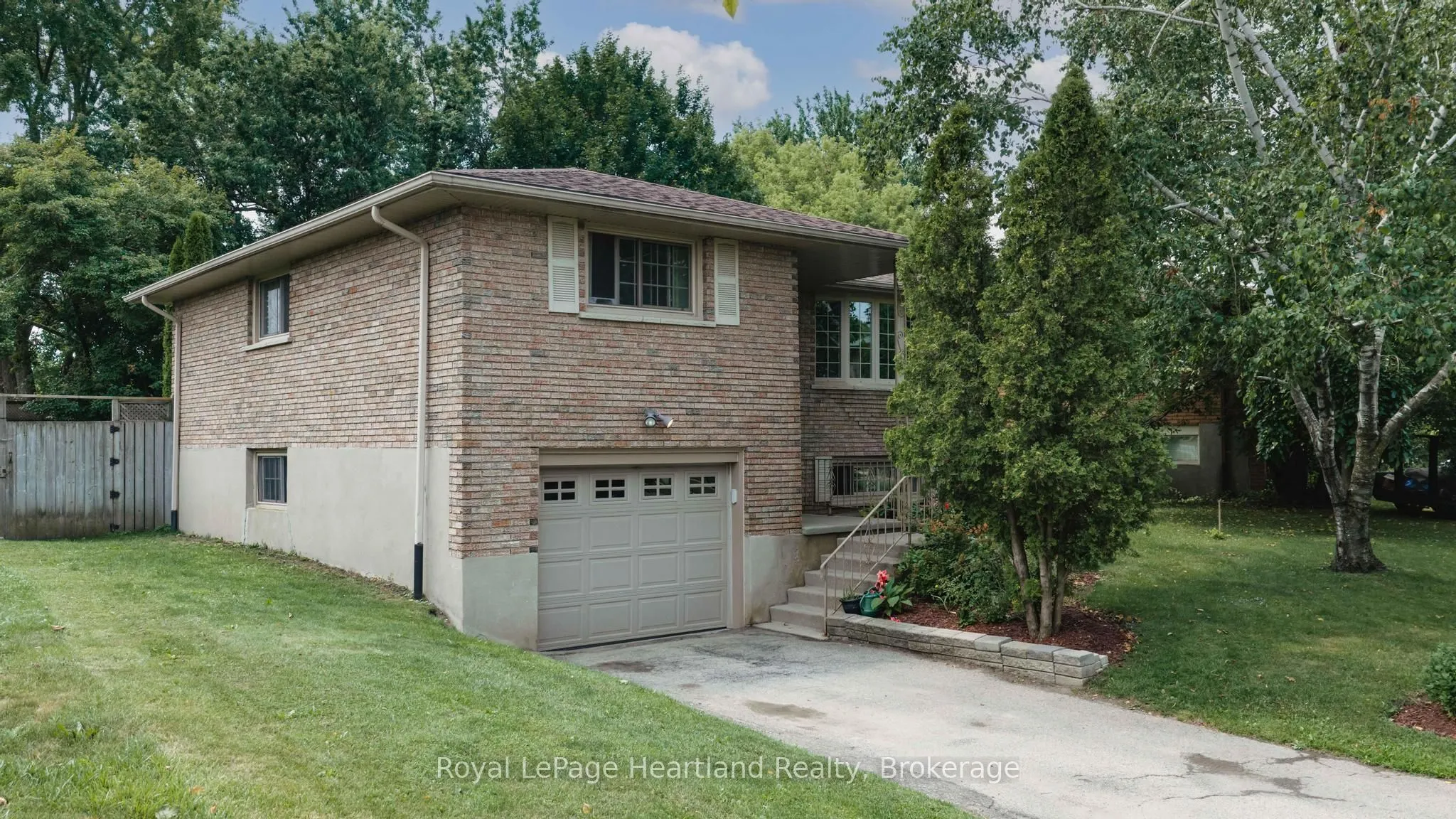 223 Kemp Crescent