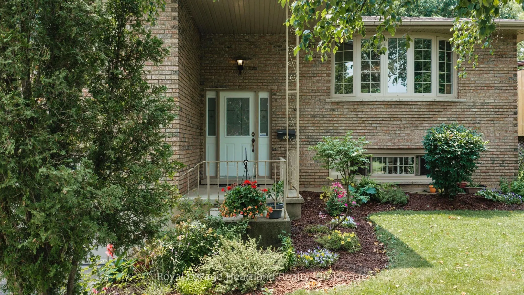 223 Kemp Crescent