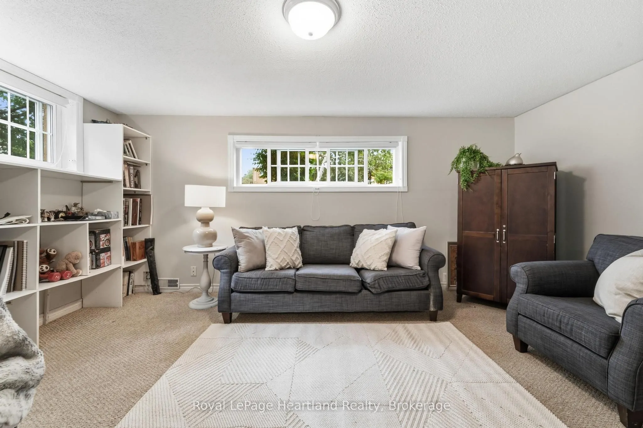 223 Kemp Crescent
